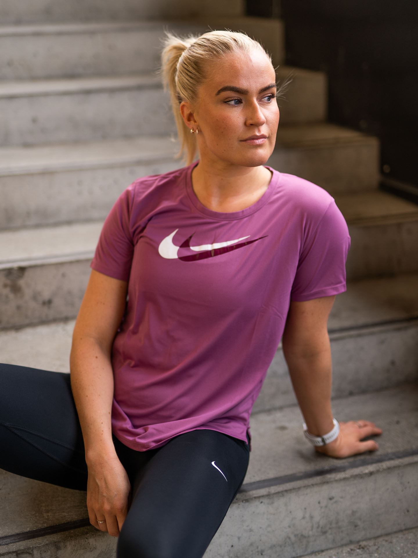 Swoosh Run Short Sleeve