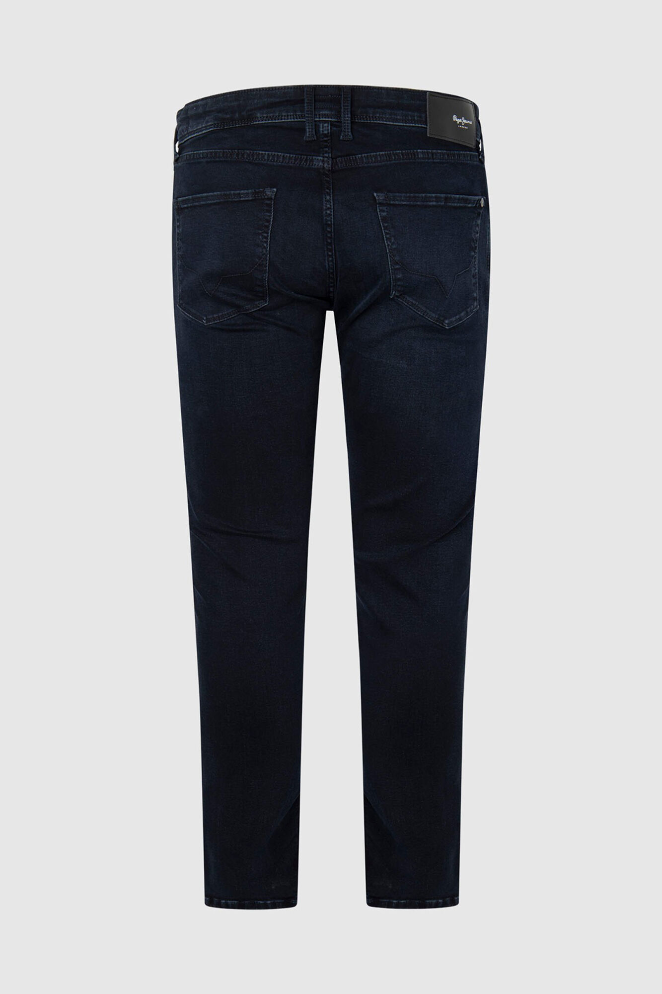 Foto de calça jeans skinny no banheiro