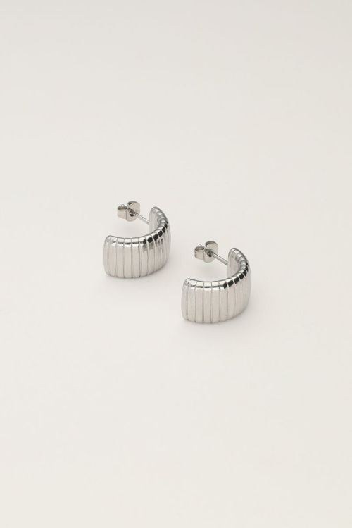 Halve oorringen met ribbels