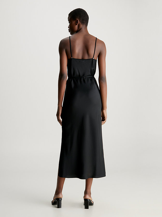 Vestido midi de alças com modelagem solta