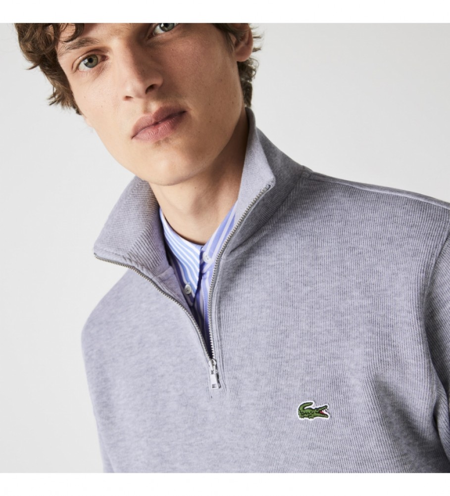 Moletom Lacoste cinza com gola alta e zíper
