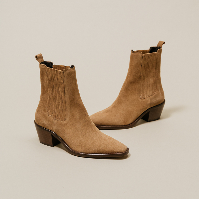 Bottines à talons et fronces  en croute taupe