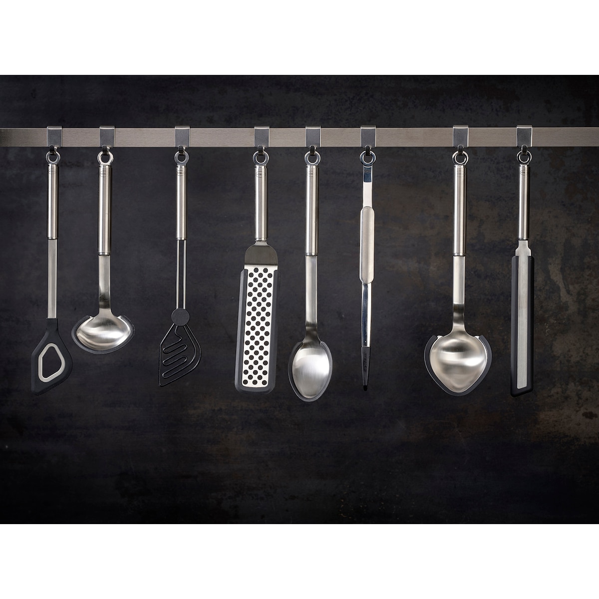 Rösle Spatula with holes and bent 32 x 5 cm Steel/Black