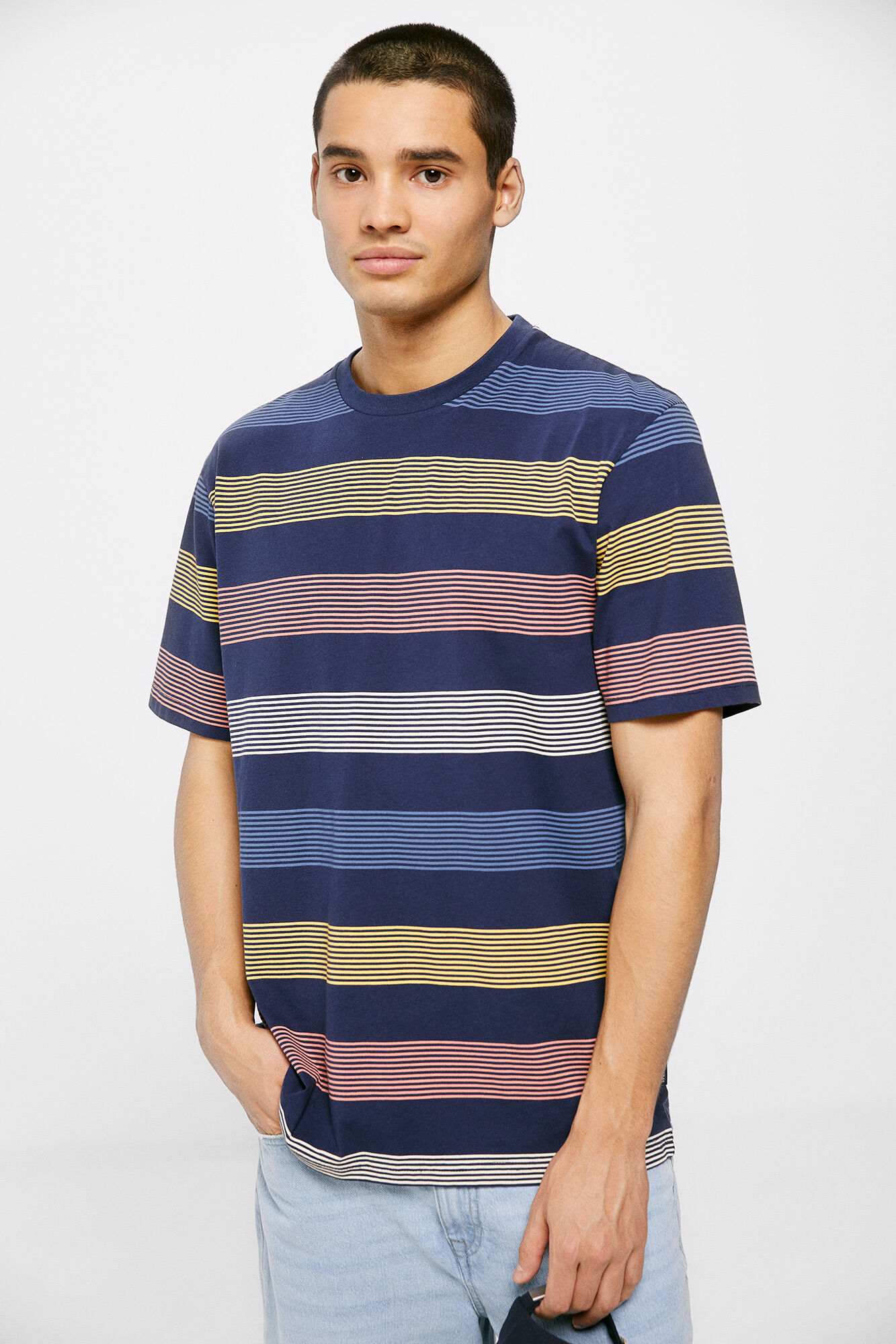 Camiseta listrada multicolorida - azul médio