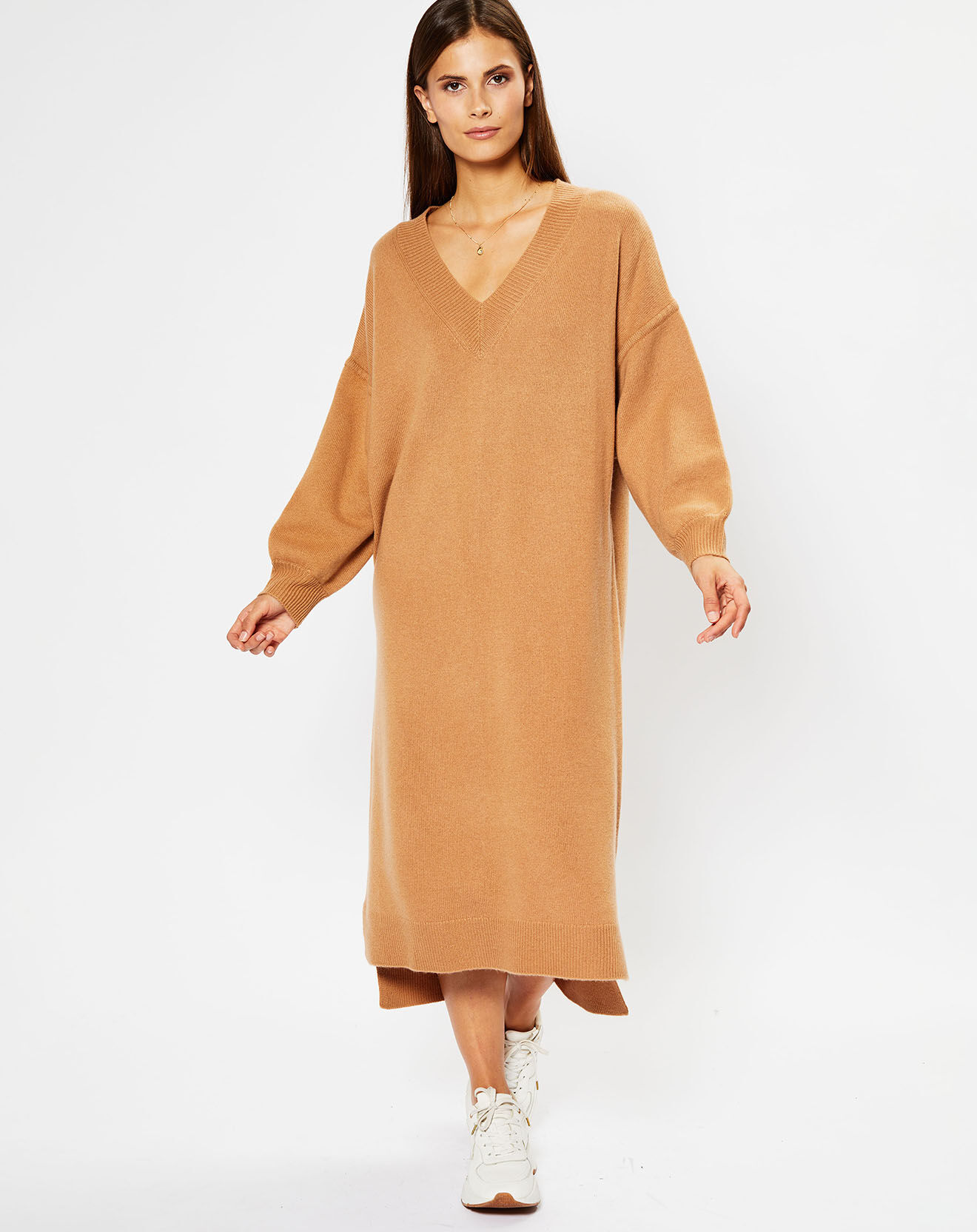 Galeries Lafayette Robe pull en Laine & Cachemire Divine col V camel