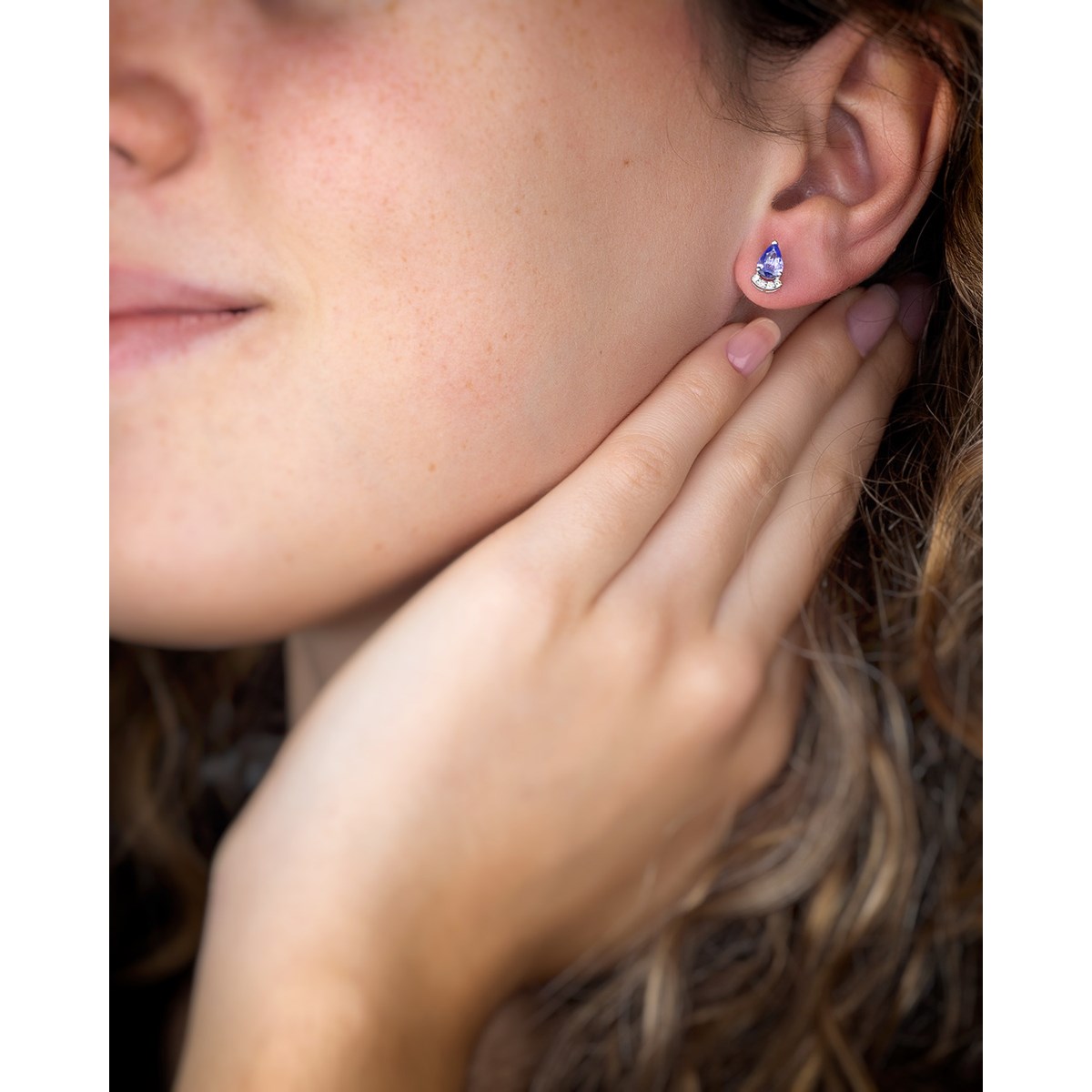Boucles d'oreille Or Blanc Tanzanite et Diamants - Élégance Intemporelle | Aden