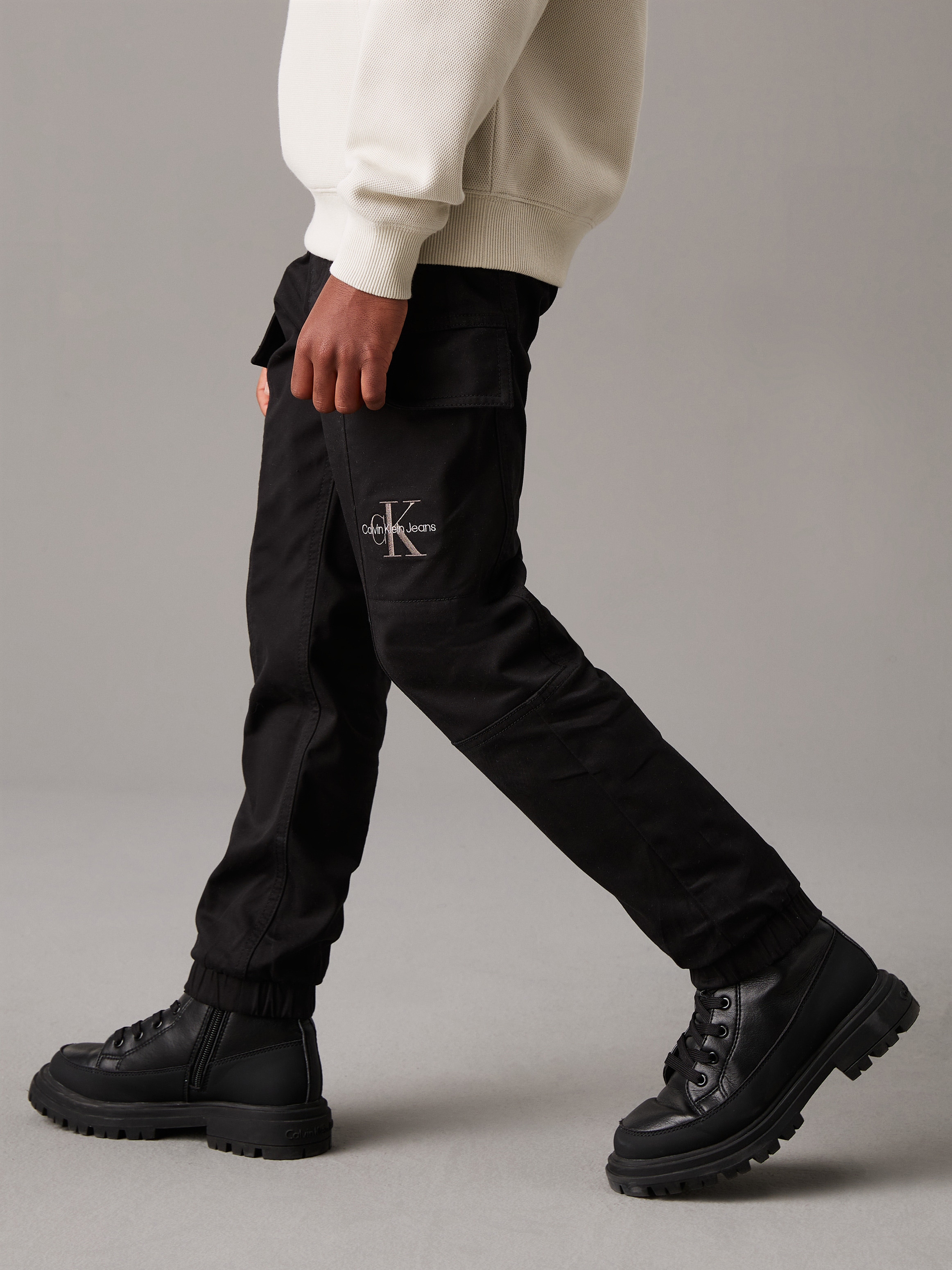 Calvin Klein Jeans Sweathose »ESSENTIAL WOVEN CARGO PANTS«  für Kinder bis 16 Jahre mit Logo-Print