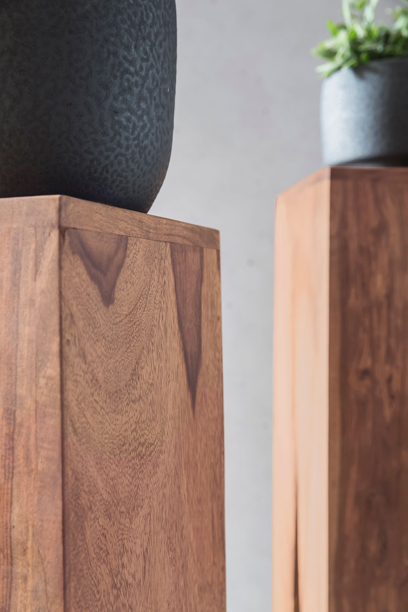 KADIMA DESIGN Beistelltisch-Set mit 3 Giraffenbeinen: Massivholz, rustikales Ambiente, handgefertigt