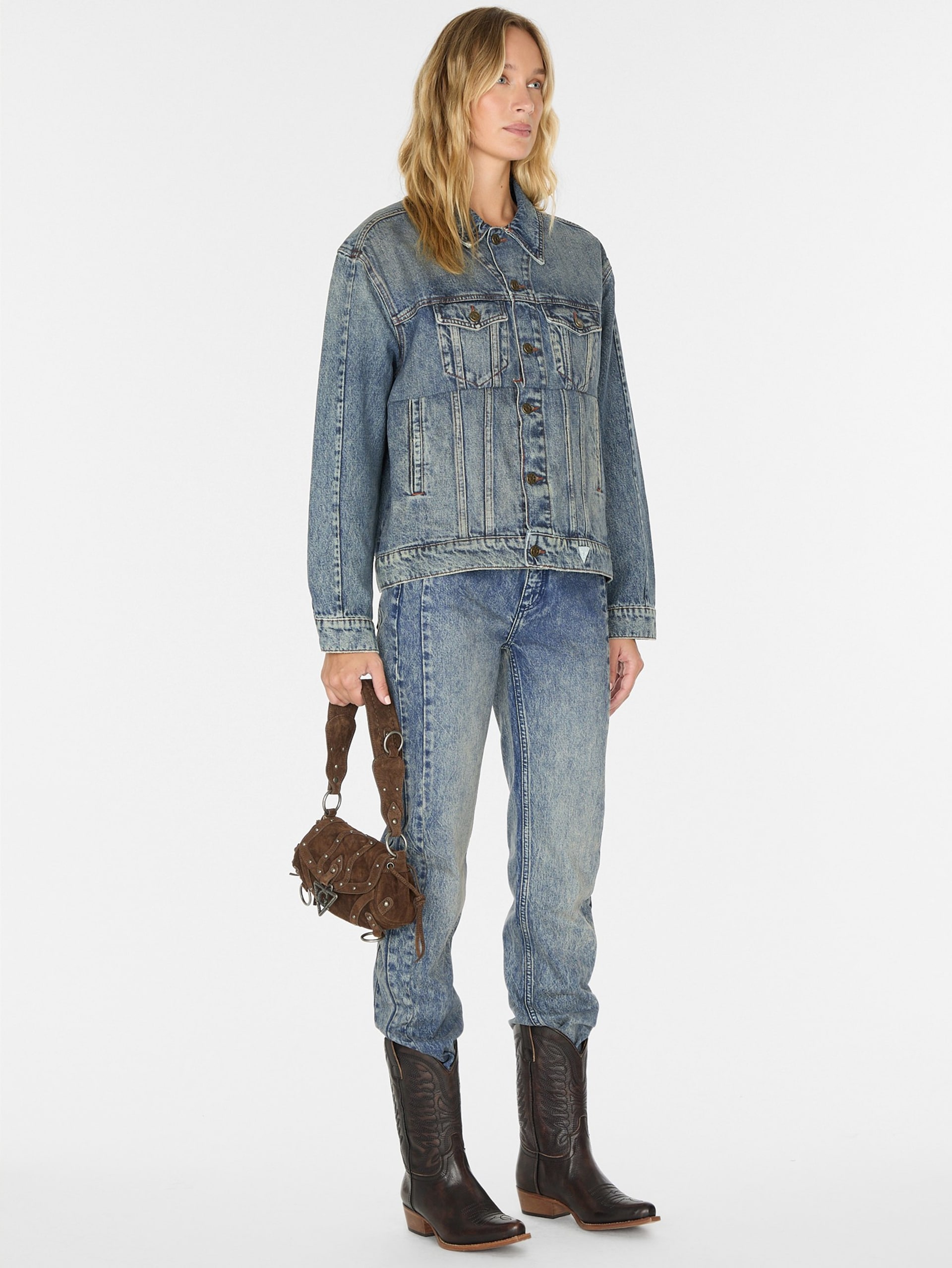 jaqueta jeans oversized com detalhes em patchwork