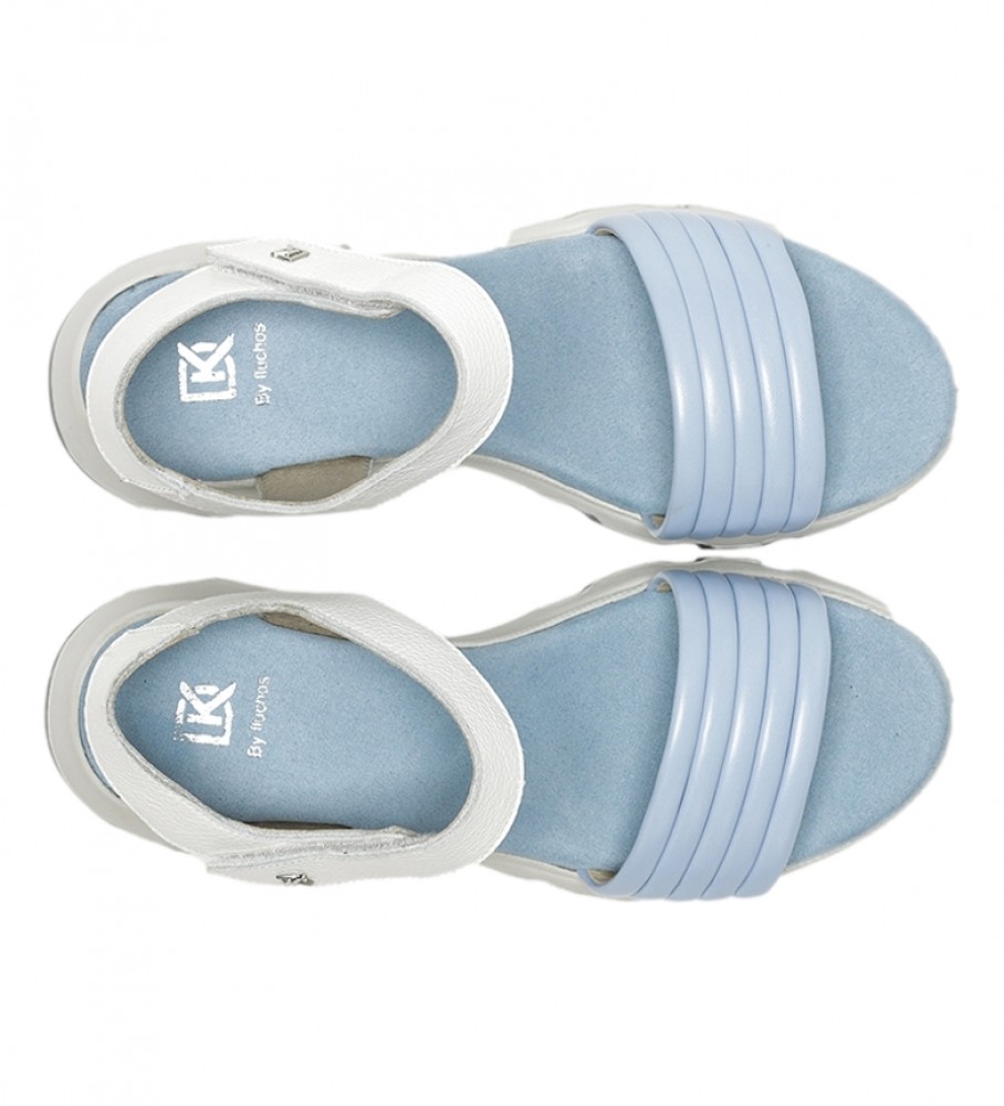 Sandálias Dorking by Fluchos em couro, modelo D9023SELA1, na cor azul - Altura do salto: 6 cm -