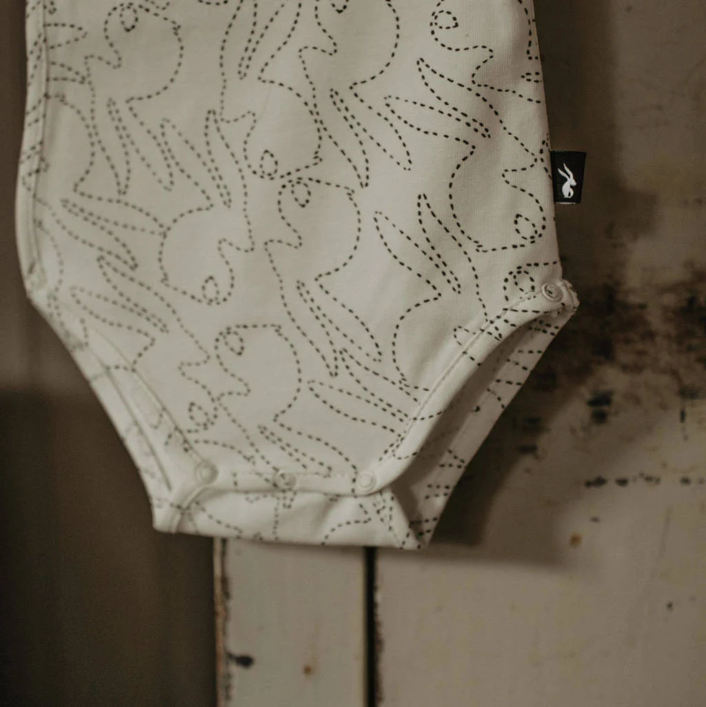 Mies & Co overslag romper Stiched bunny ecru/zwart