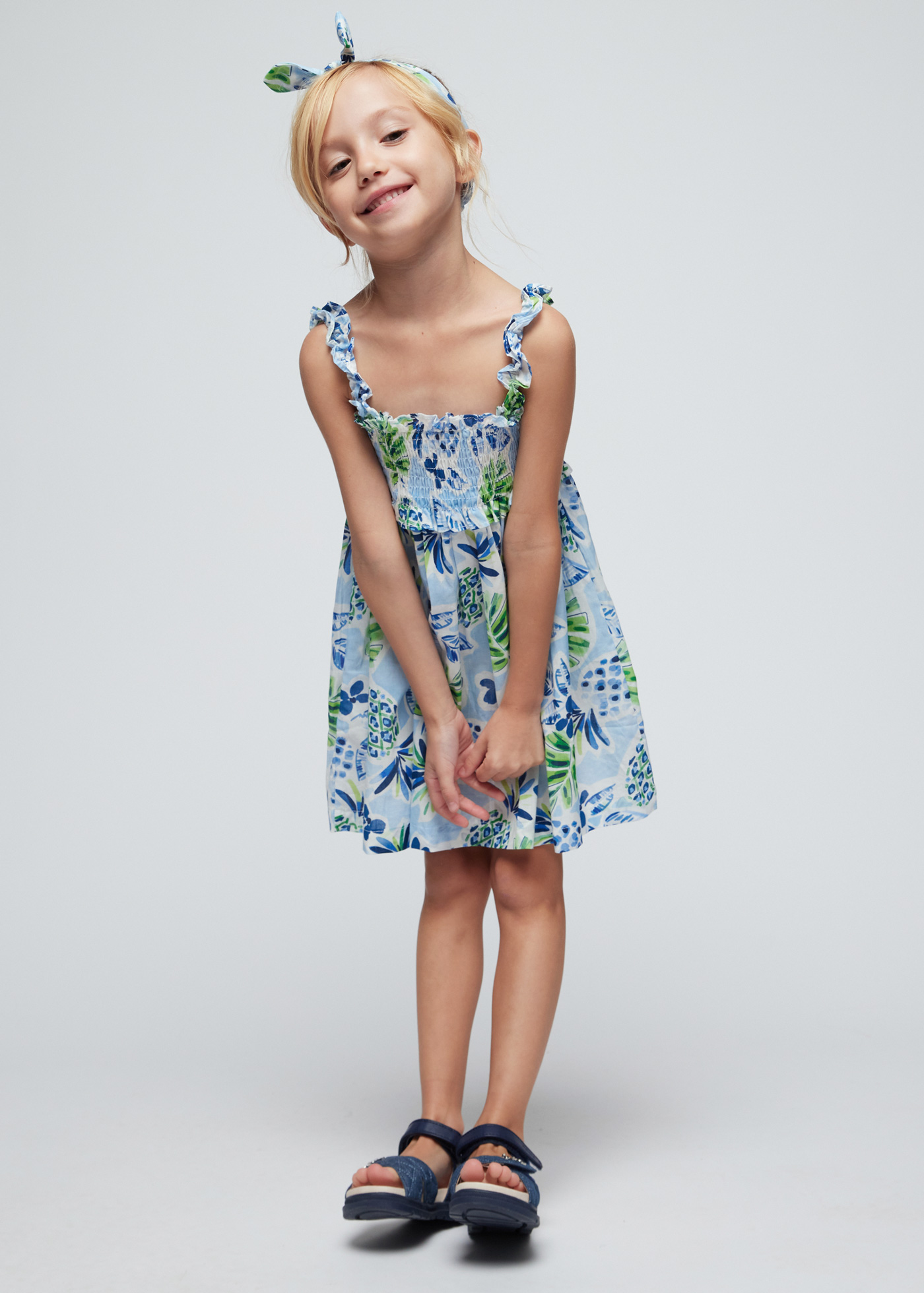 Vestido jade para menina com faixa de cabelo em voile