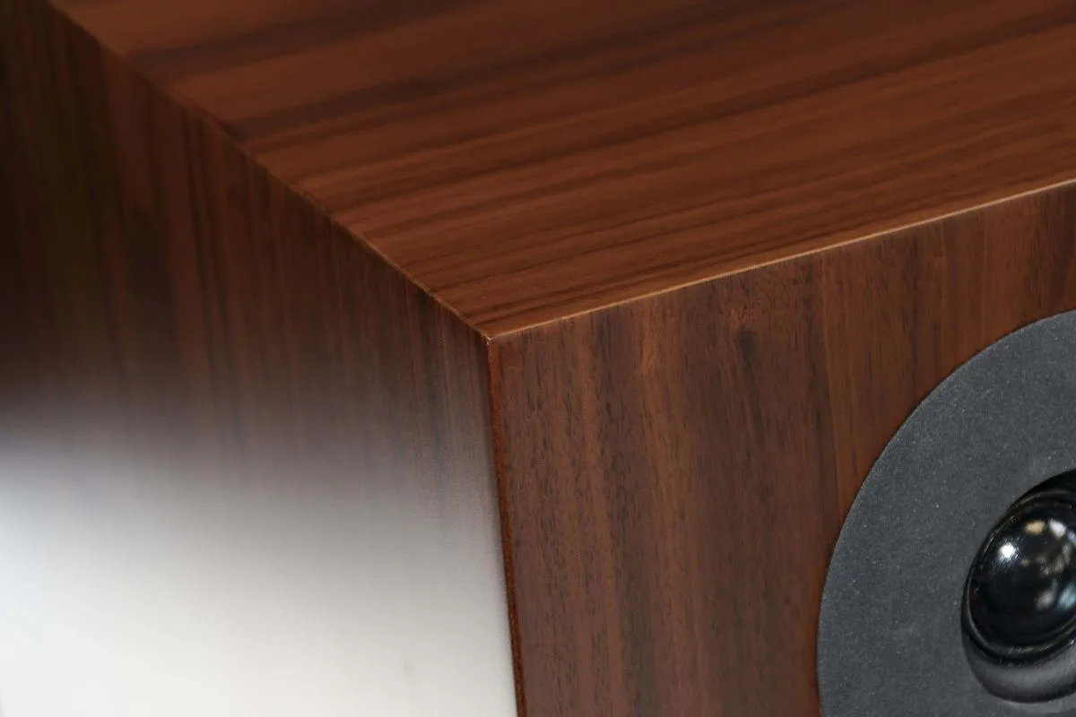 Davis Acoustics Courbet N°8 Noyer (la paire) Enceintes colonne