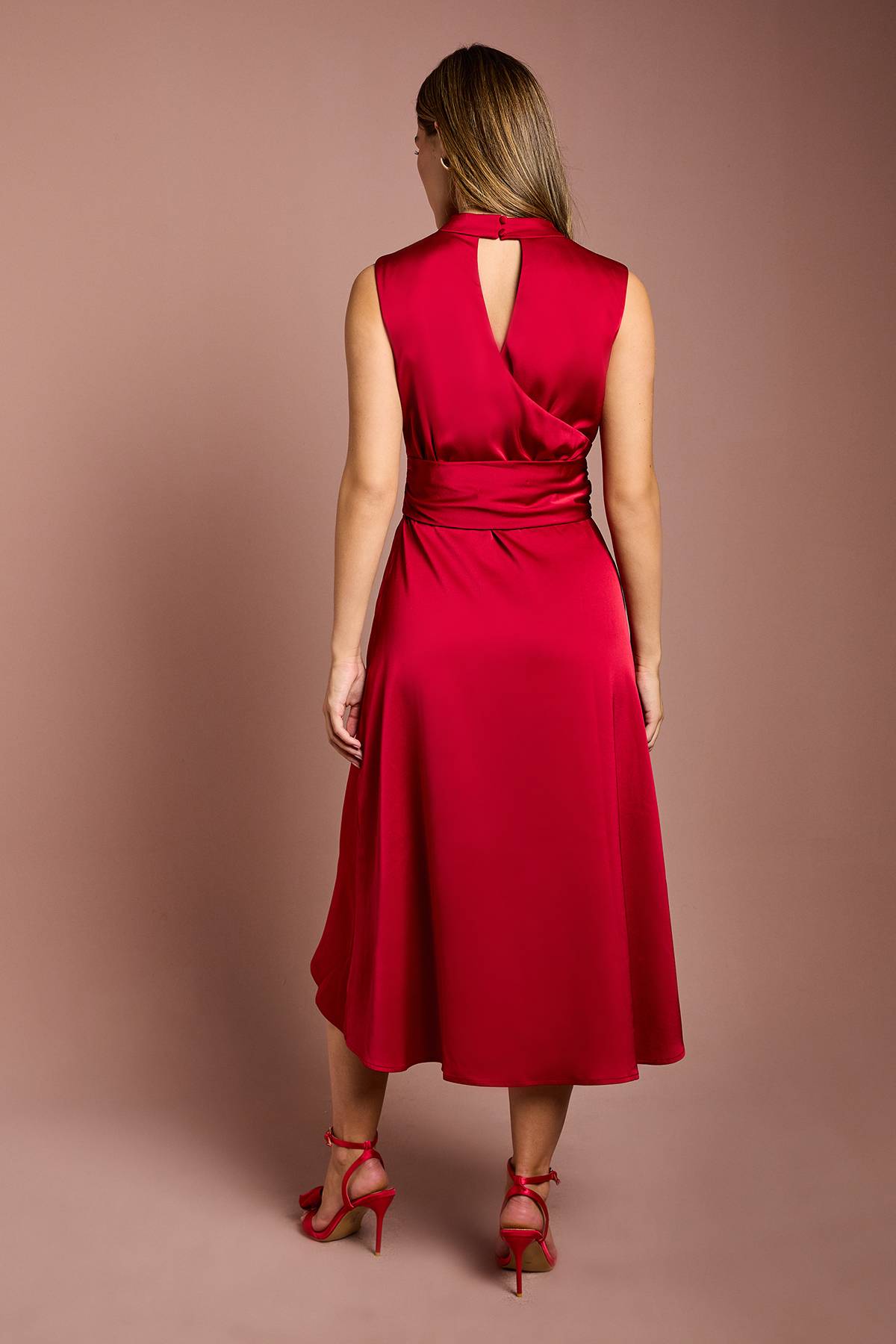 Coast Robe Mi-Longue en Satin avec Taille Torsadée