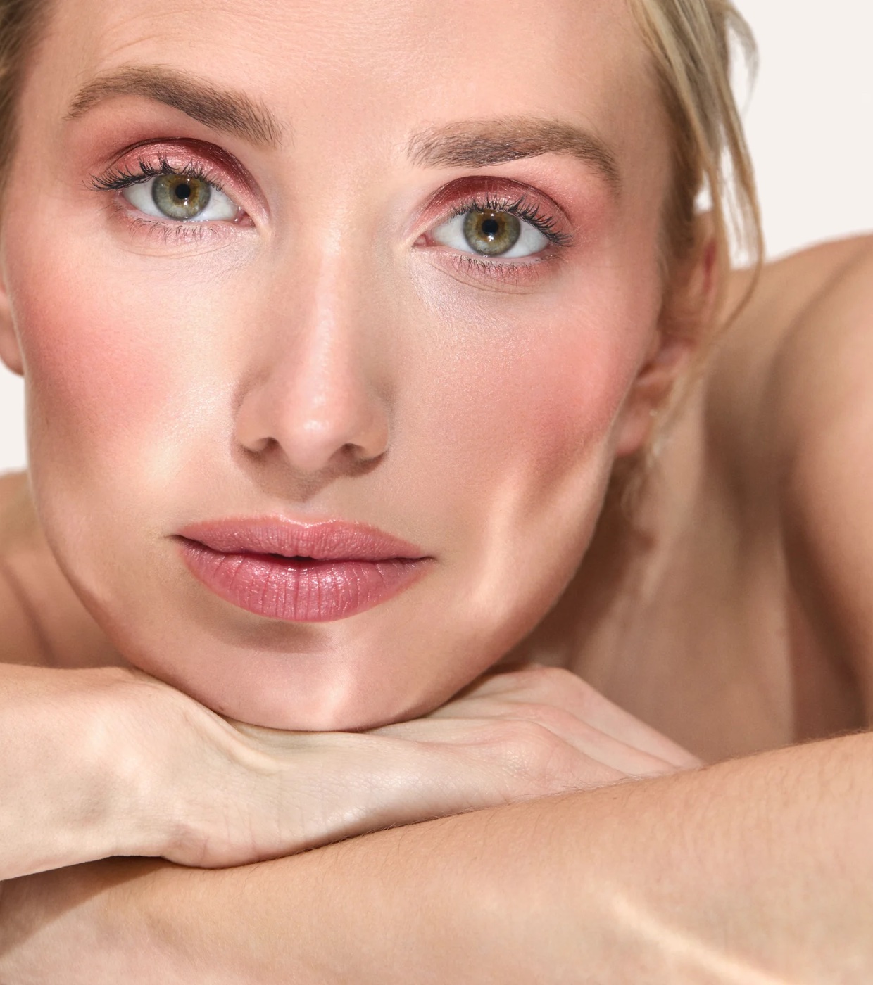 Saigu Cosmetics - *Mediterranean Glow* - Sombra Líquida One Touch - Golden Hour