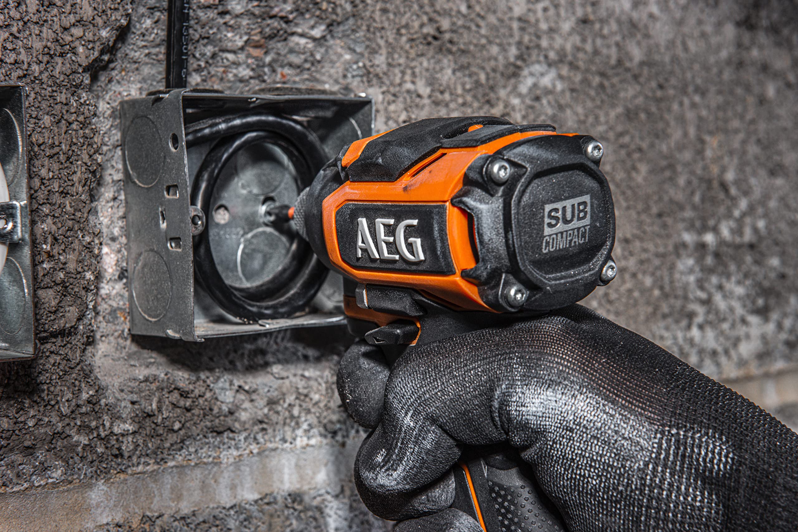 AEG - Visseuse à Chocs Sans Fil - Pour Vissage en Série sur Moyens et Gros Chantiers - Moteur Brushless - 3 Vitesses - LED d'Éclairage - Revêtement So