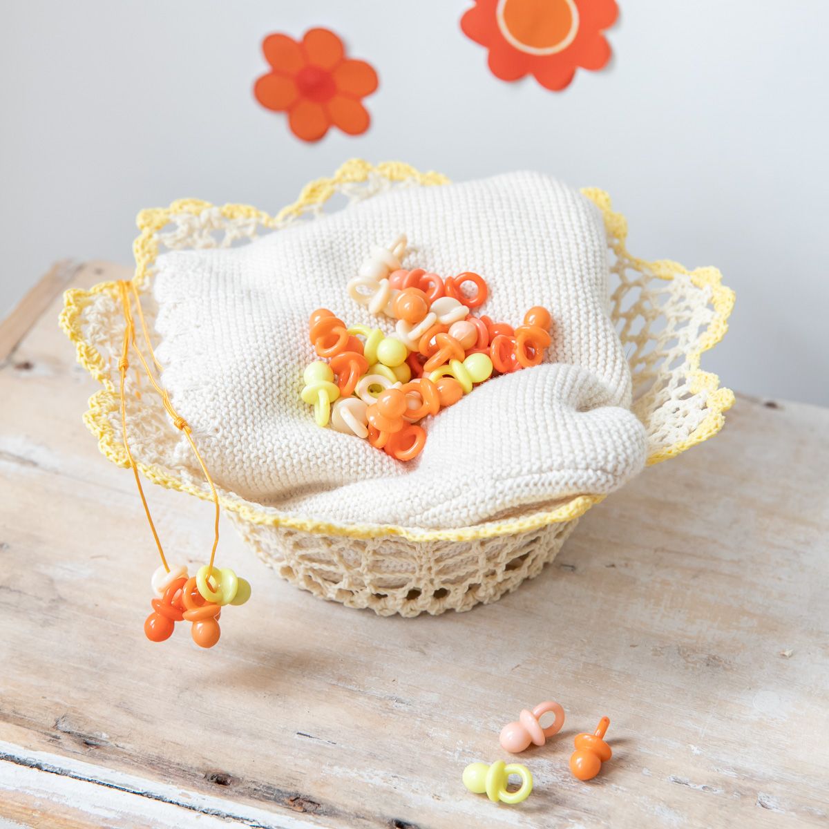 Panier médium dentelle bord jaune  Petit toi