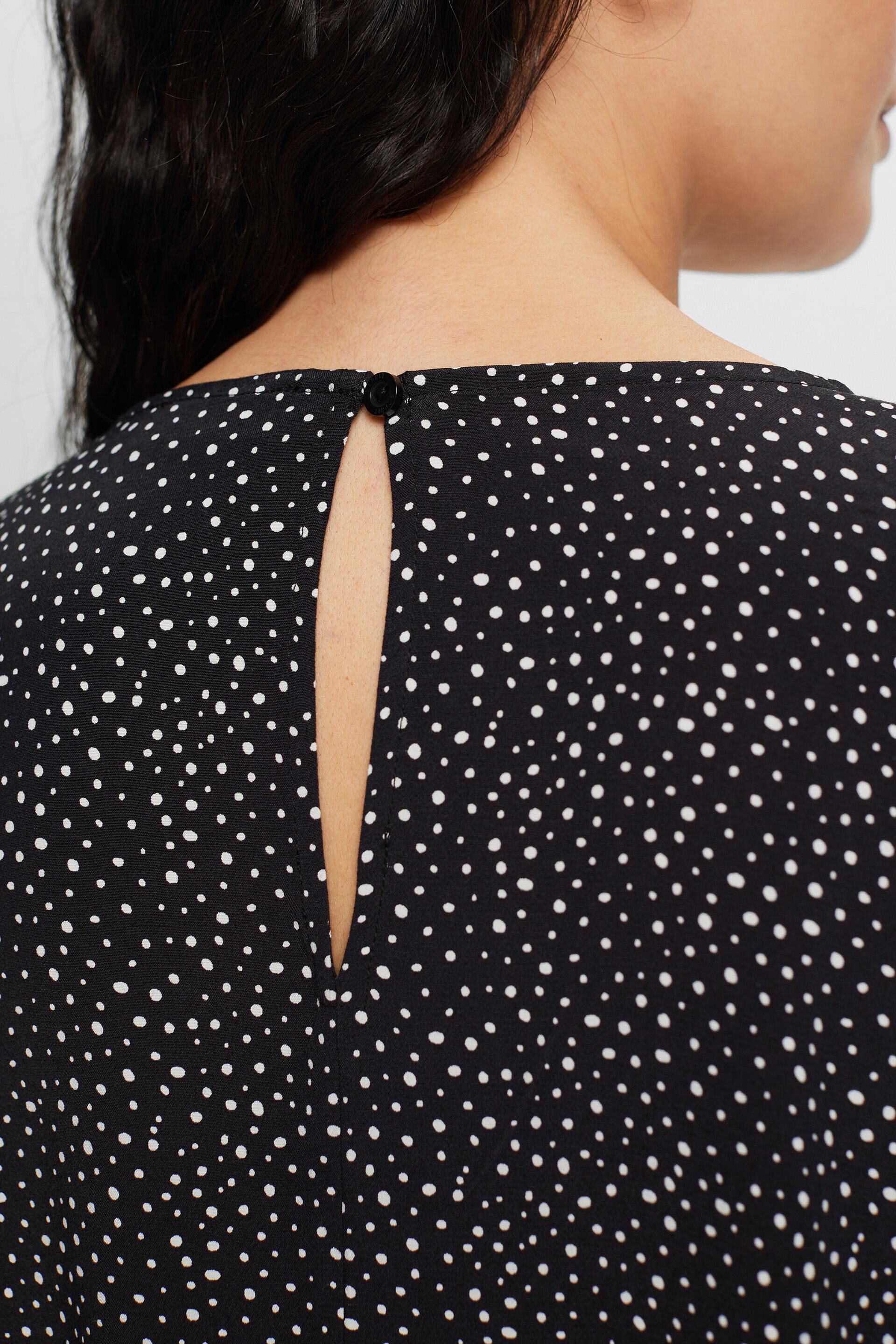 Blouses woven