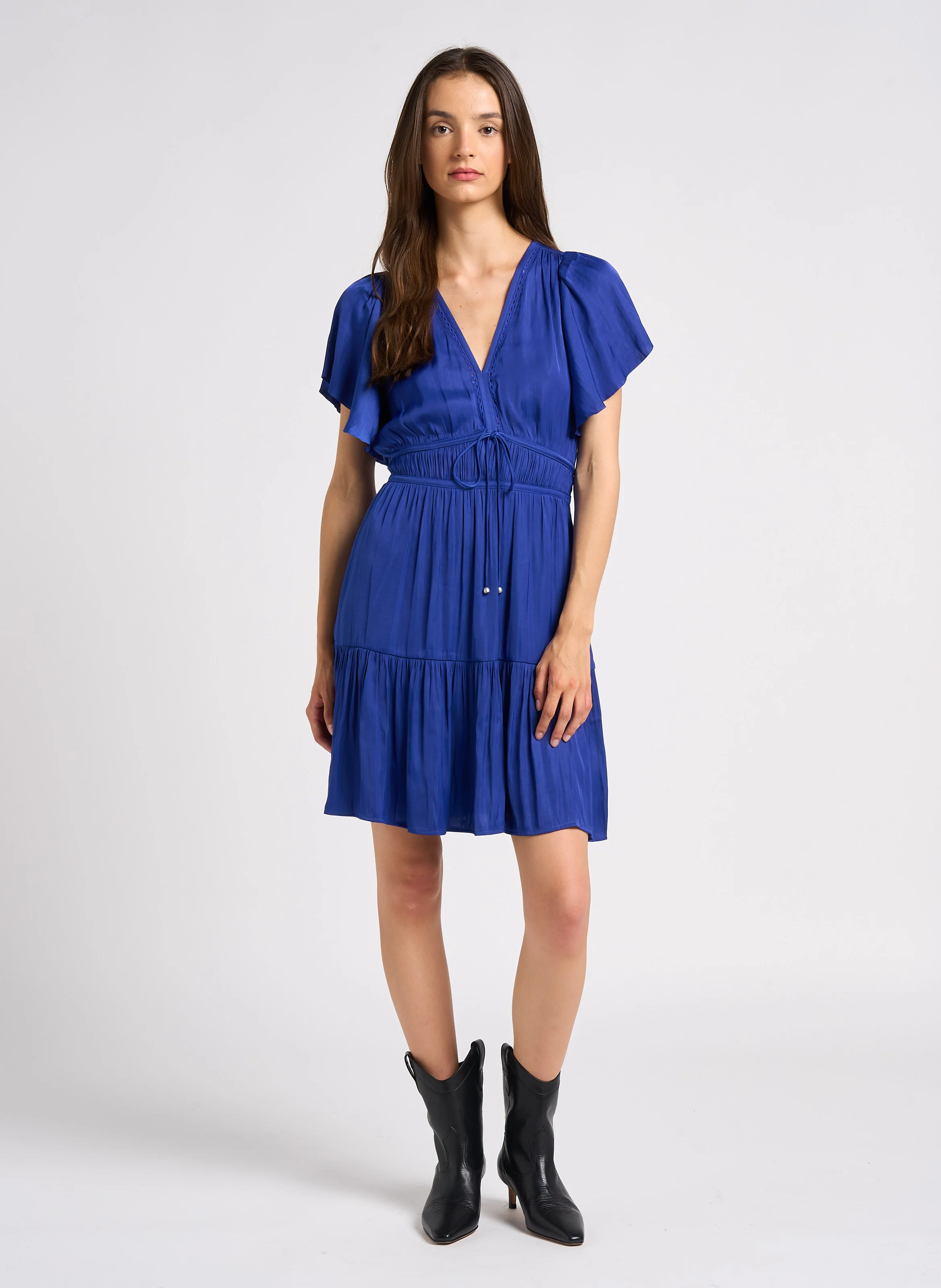 Robe courte évasée col V satinée | Bleu