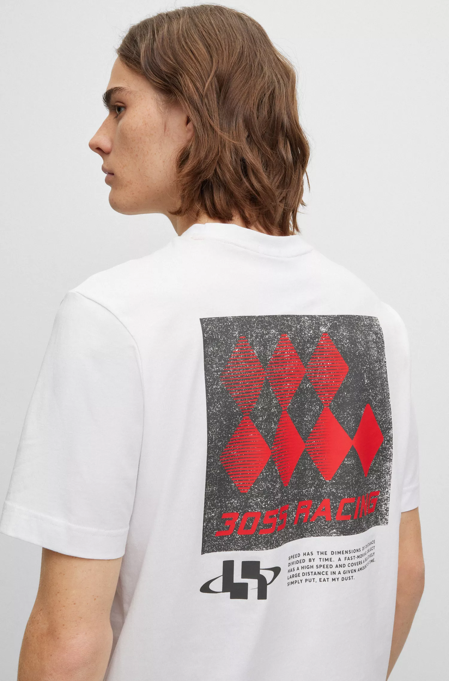 Camiseta BOSS laranja, de algodão com modelagem relaxada e estampas inspiradas em corridas.
