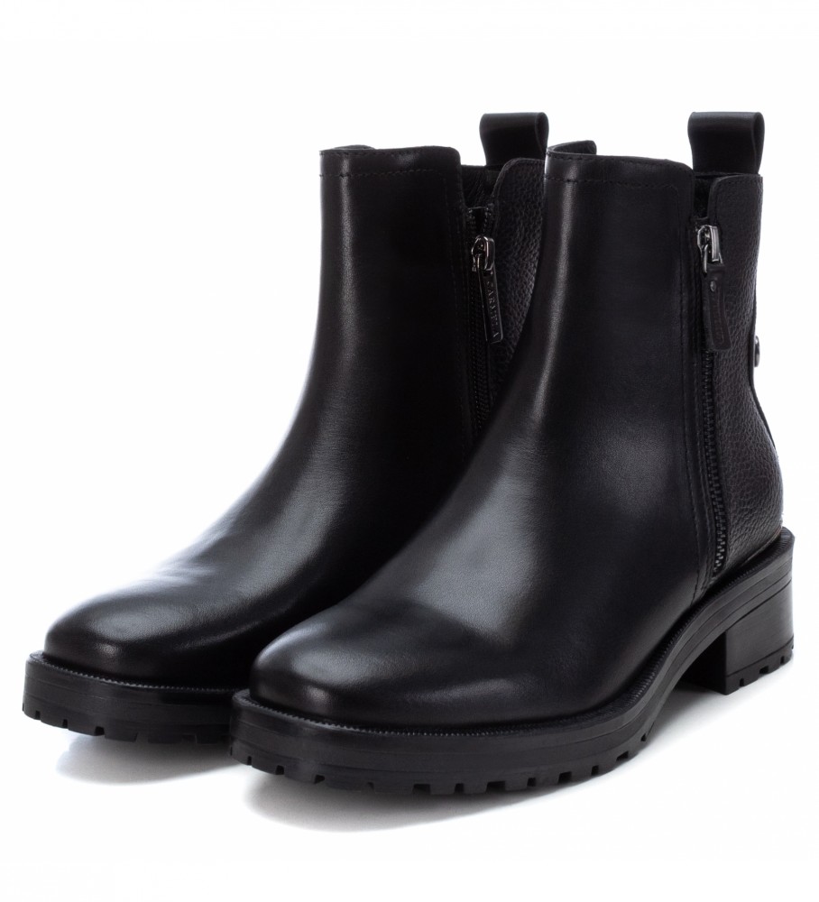 Botas de tornozelo Carmela em couro, modelo 160277, pretas.