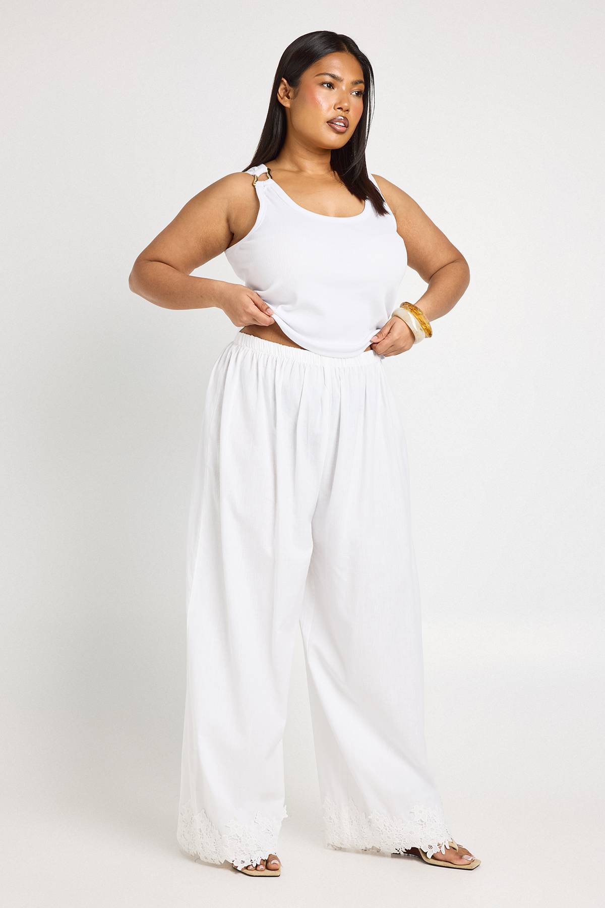 boohoo Pantalon Large Taille Plus Avec Détails De Broderie Anglaise Ajourée