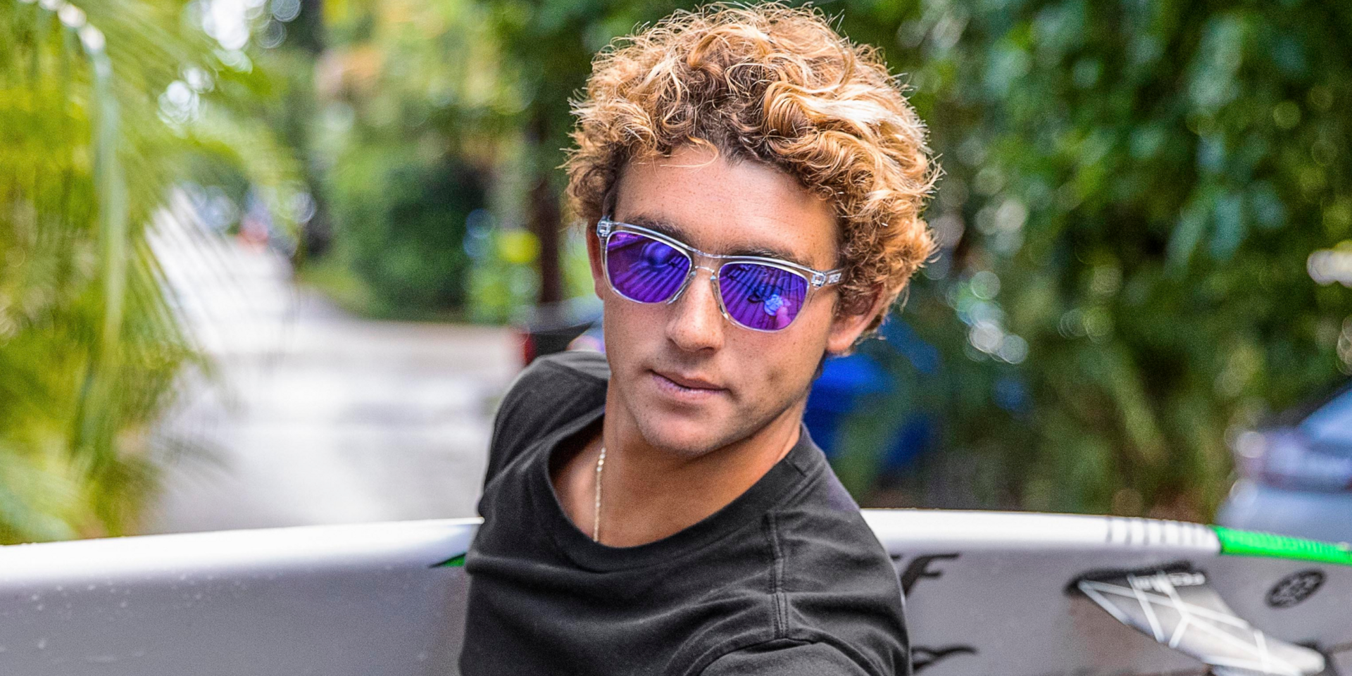 Oakley Frogskins Polished Clear w/Prizm Violet Ikoniske Oakley-briller som fungerer uansett hverdagsaktivitet