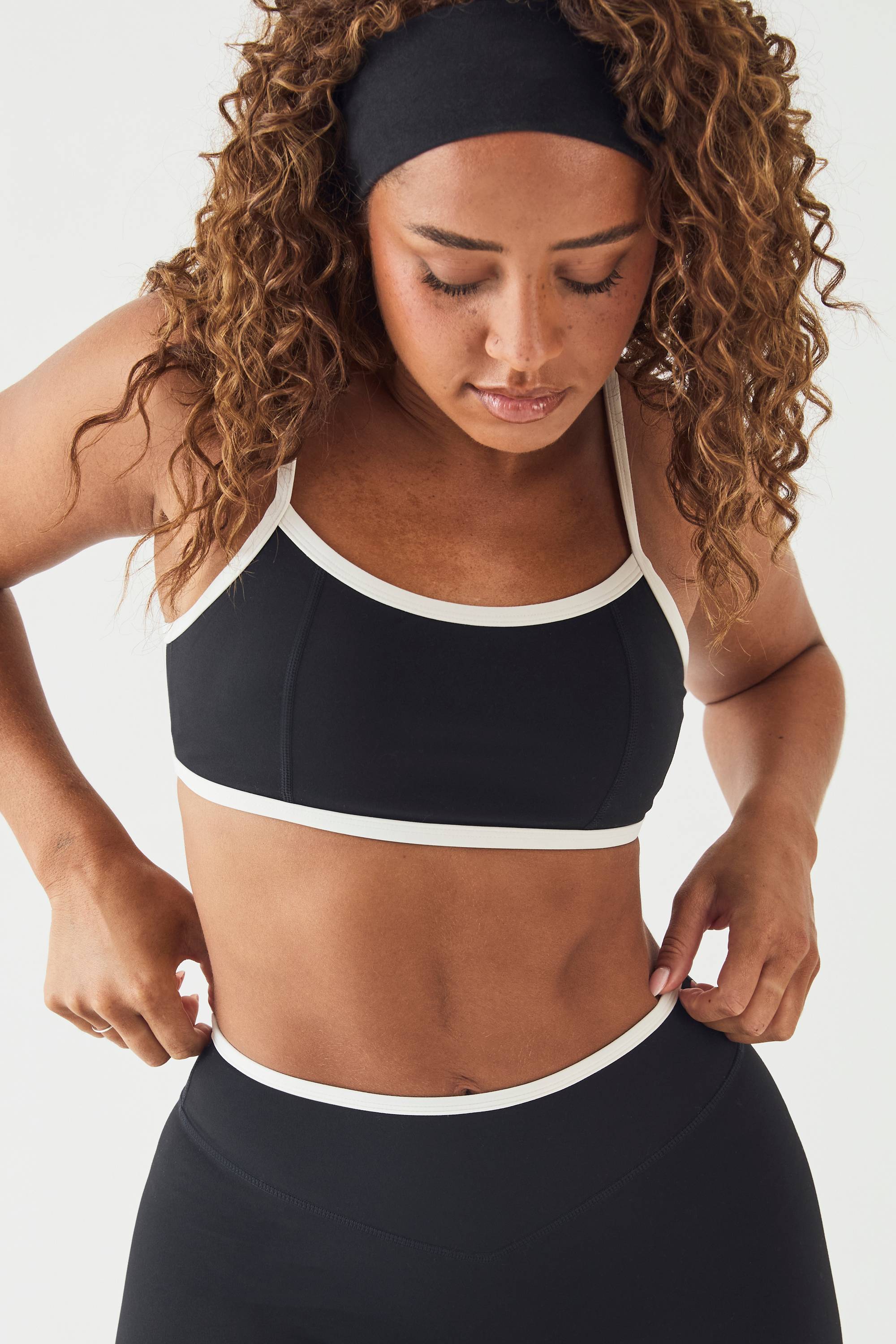Brassière De Sport Mini Sculptante À Détails Contrastés Dsgn Studio