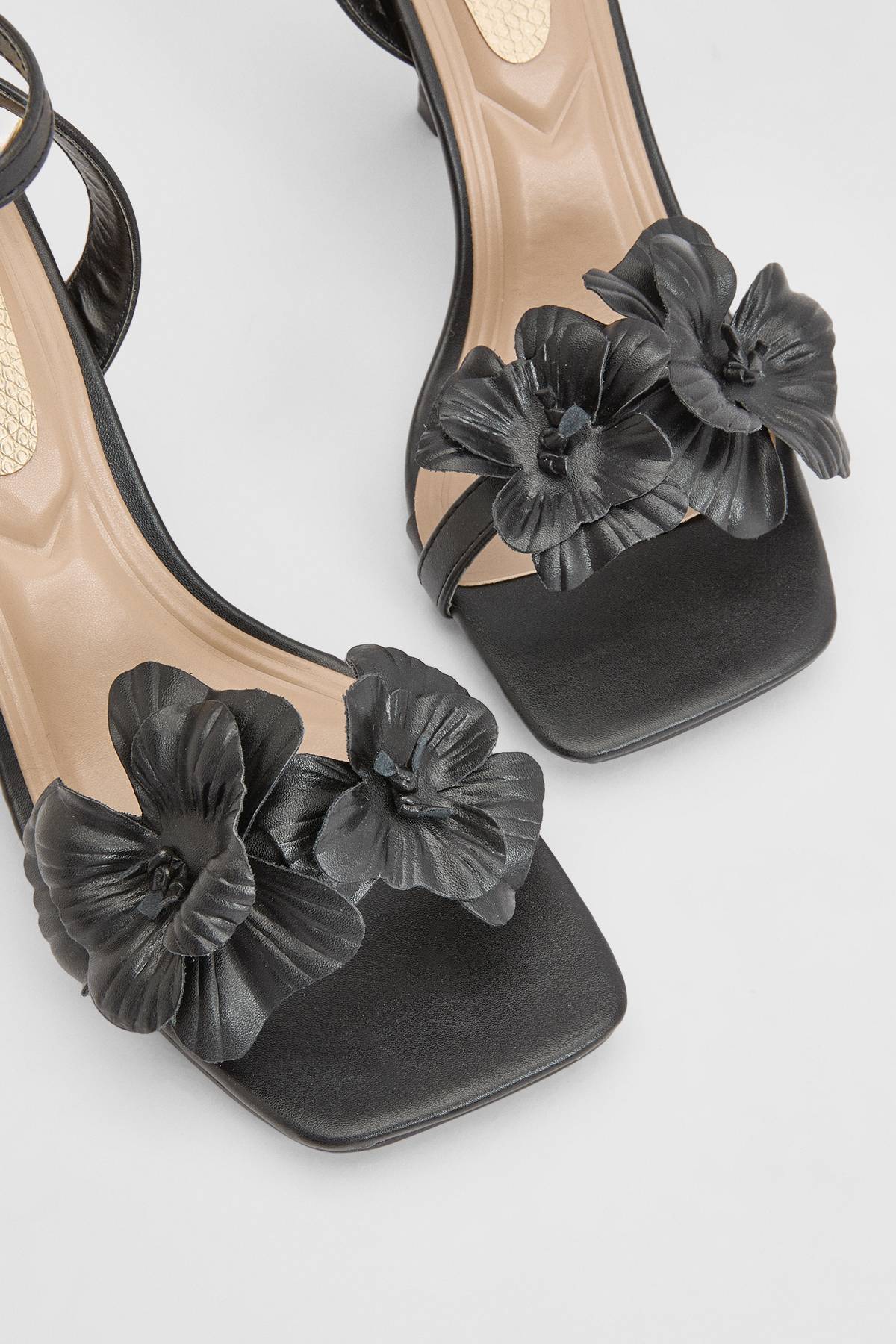 Coast Sandales À Talons Aiguilles Hauts Primrose En Synthétiquecuir Avec Fleur Corsage