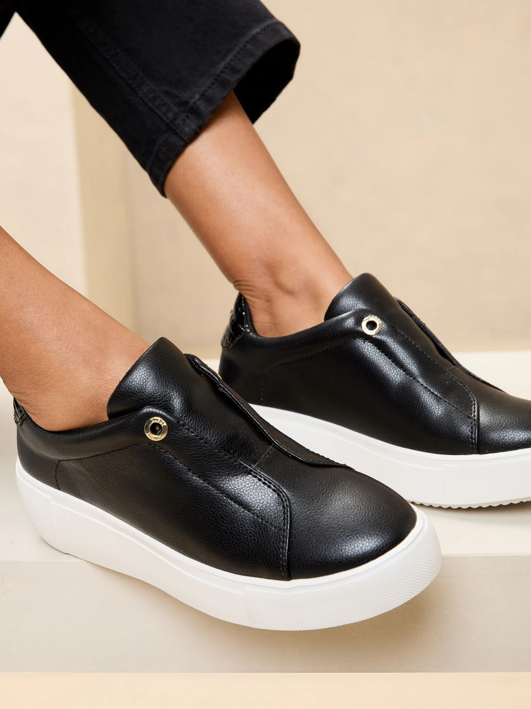 Lipsy - Pull-on sneakers met grove plateauzool