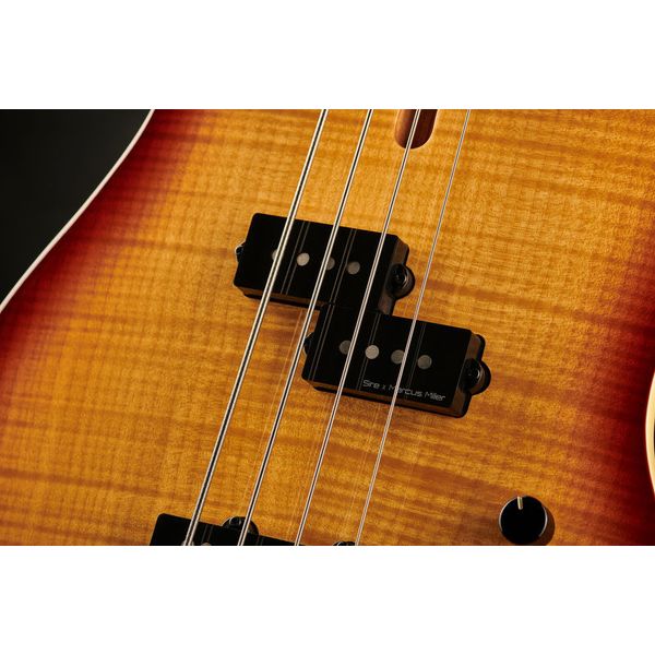 Marcus Miller U5 TS MN Short