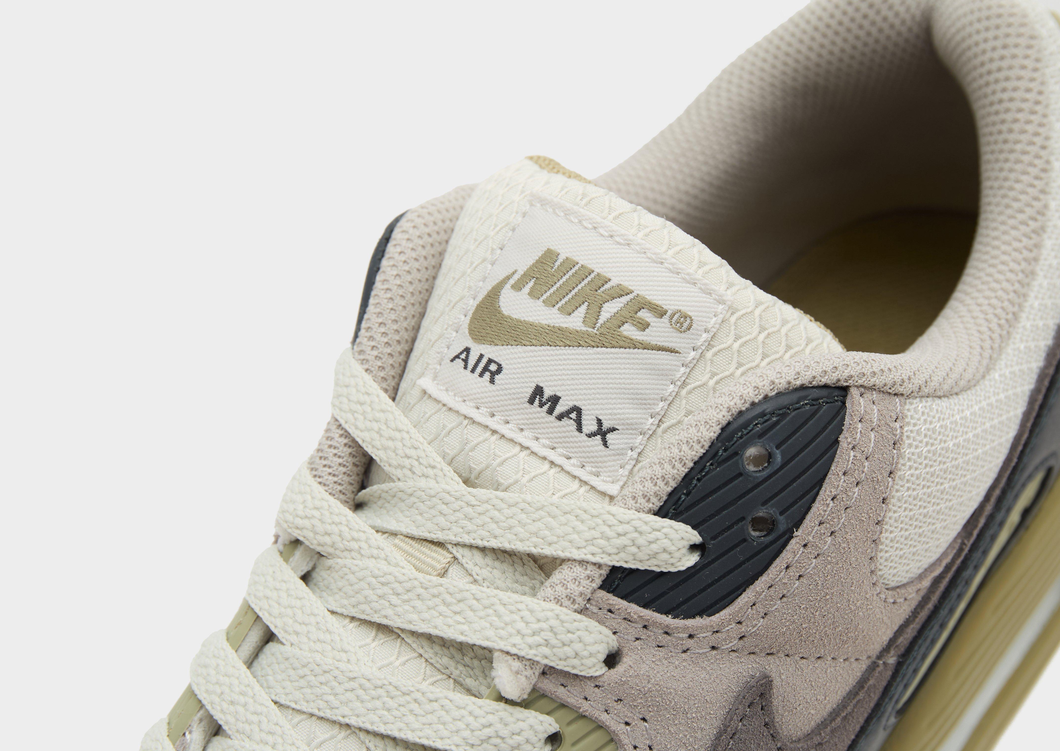 Nike AM90