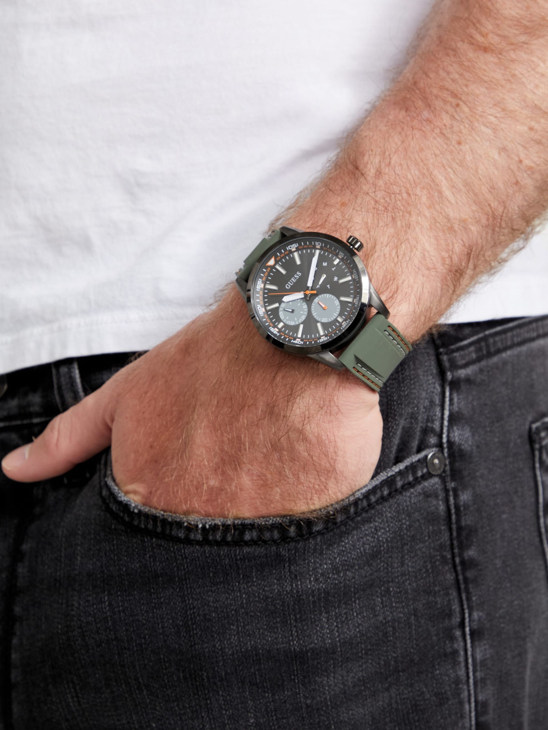 Relógio multifuncional em silicone verde e prateado escuro
