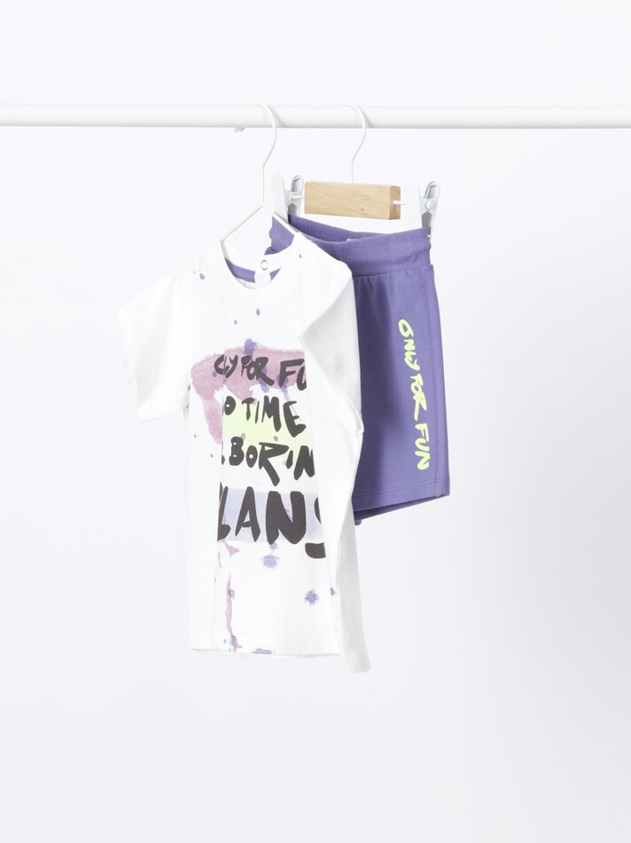 Conjunto de camiseta estampada e bermuda - Branco