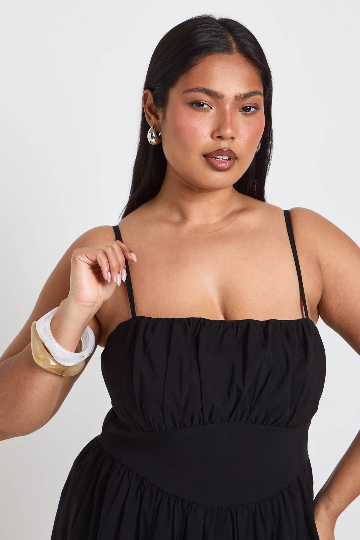 boohoo Robe Midaxi Grande Taille À Bretelles En Bengaline