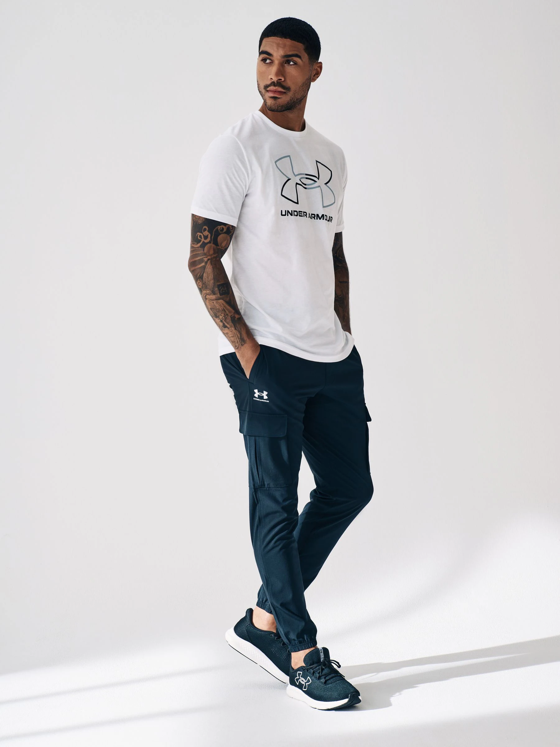 Zwart - Under Armour Vibe geweven cargo-joggingbroek