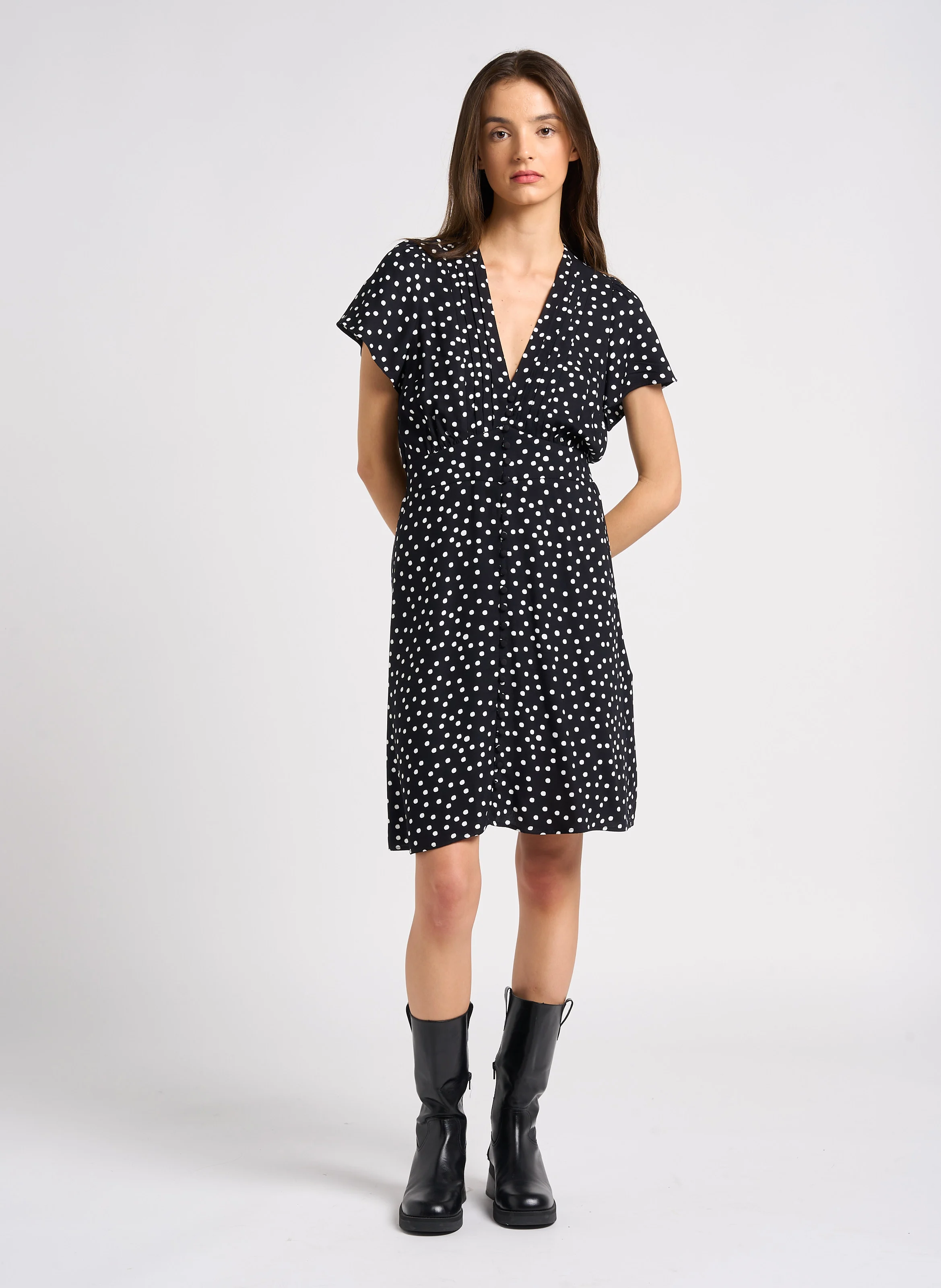 Robe courte droite col V imprimée | Noir