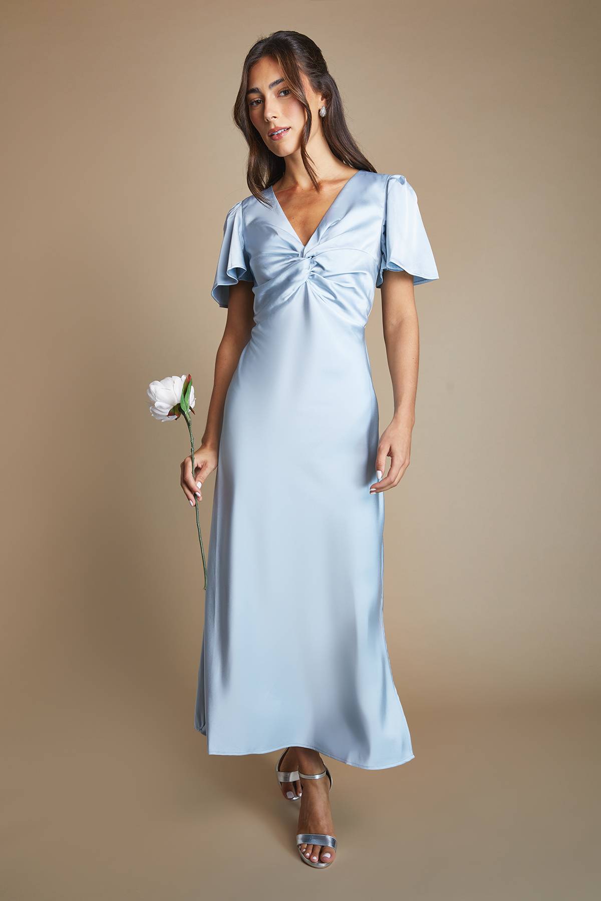 Oasis Robe De Demoiselle D'honneur Mi-longue En Satin Bleu Clair Avec Torsade Devant Et Manches Papillon