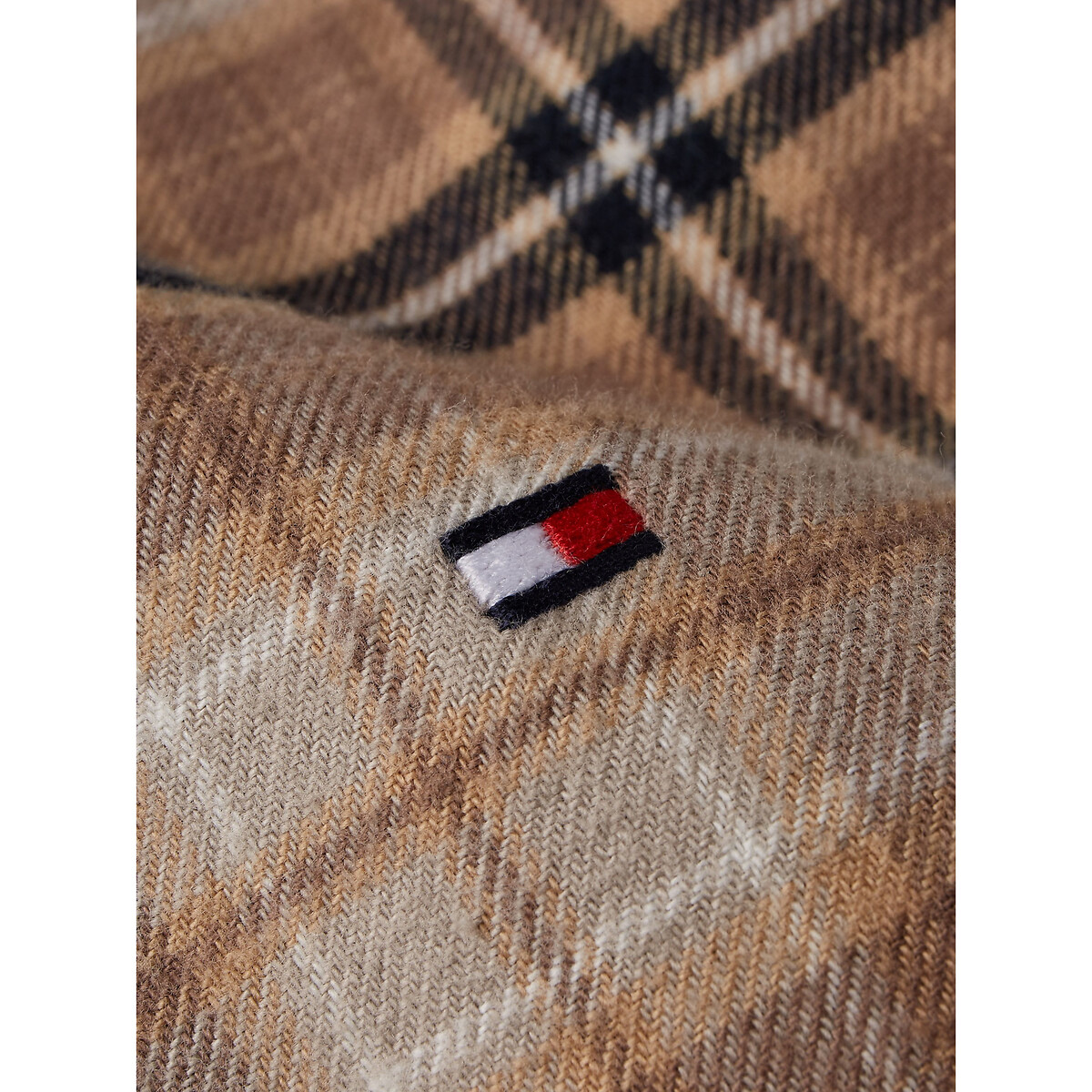 TOMMY HILFIGER<br>Camisa xadrez tartan, colarinho com botões
