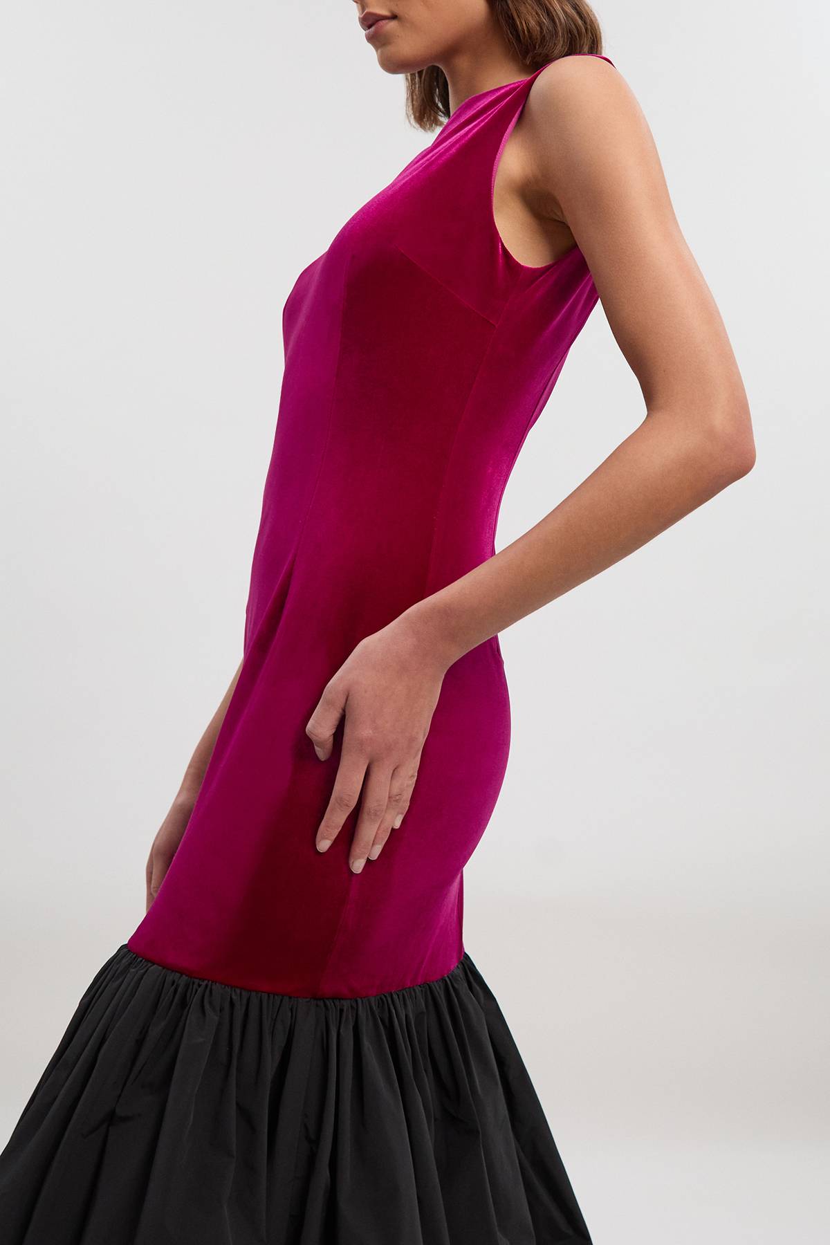 KarenMillen Robe Maxi Petite en Velours sans Manches avec Taille Basse en Taffetas
