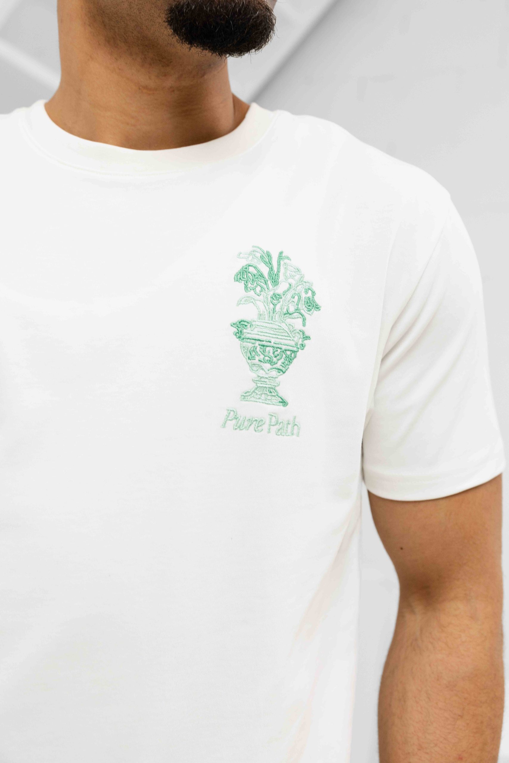 Pure Path Embroidered Vase T-Shirt Heren Gebroken Wit
