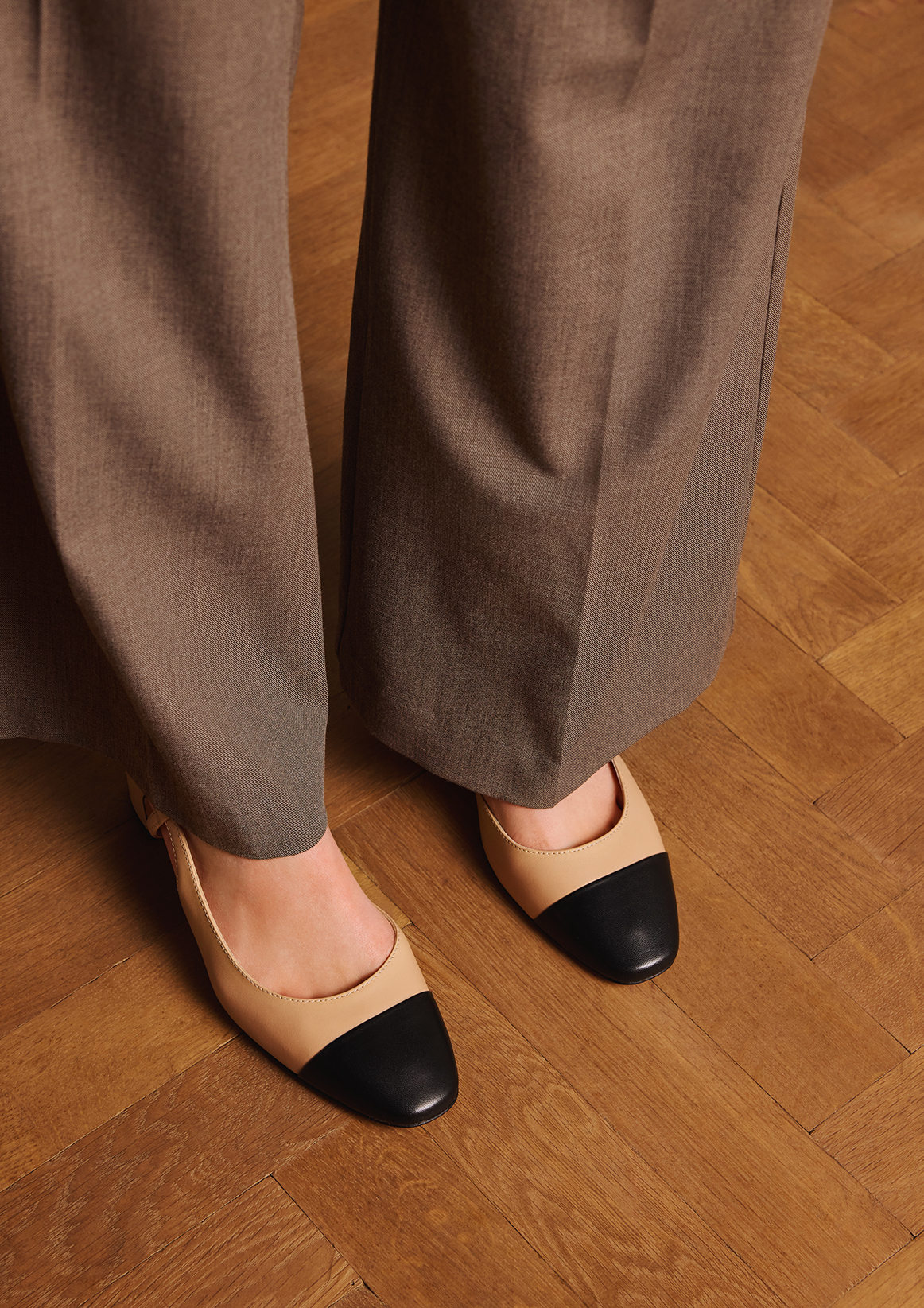 Beige leren slingback pumps