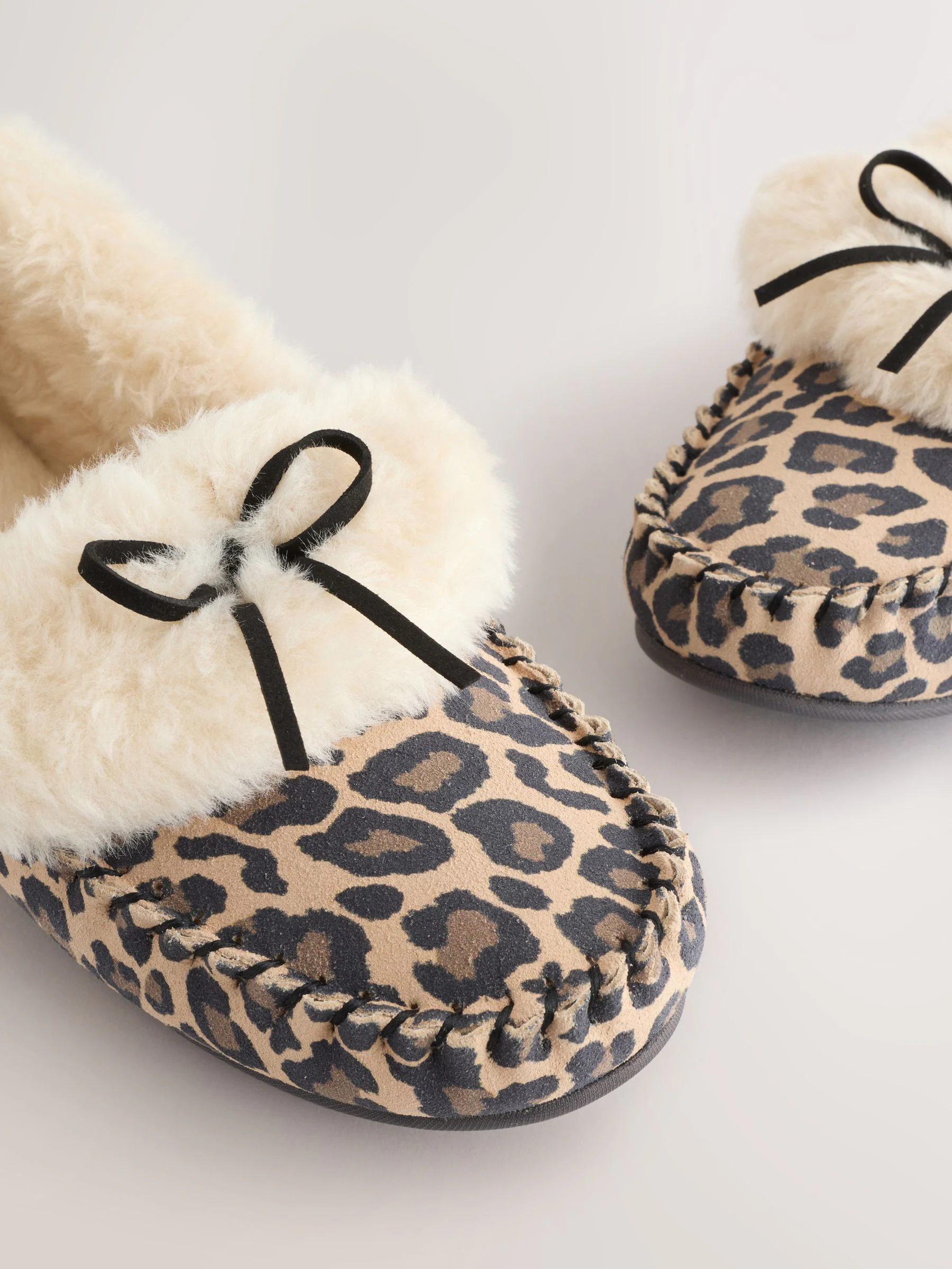 Lichtbruine dierenprint - Moccasin Fur Trim Slippers