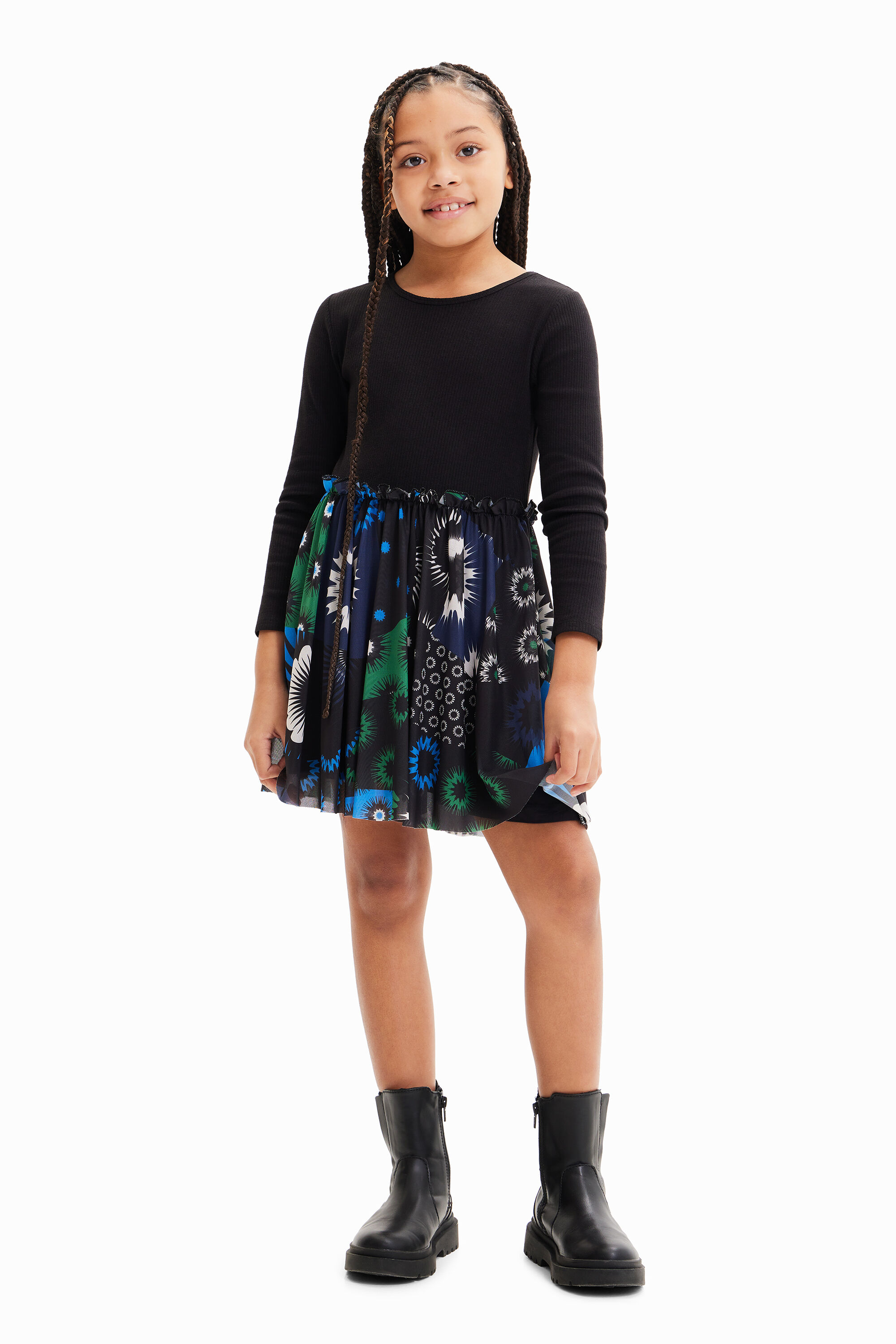 vestido com aplicações geométricas