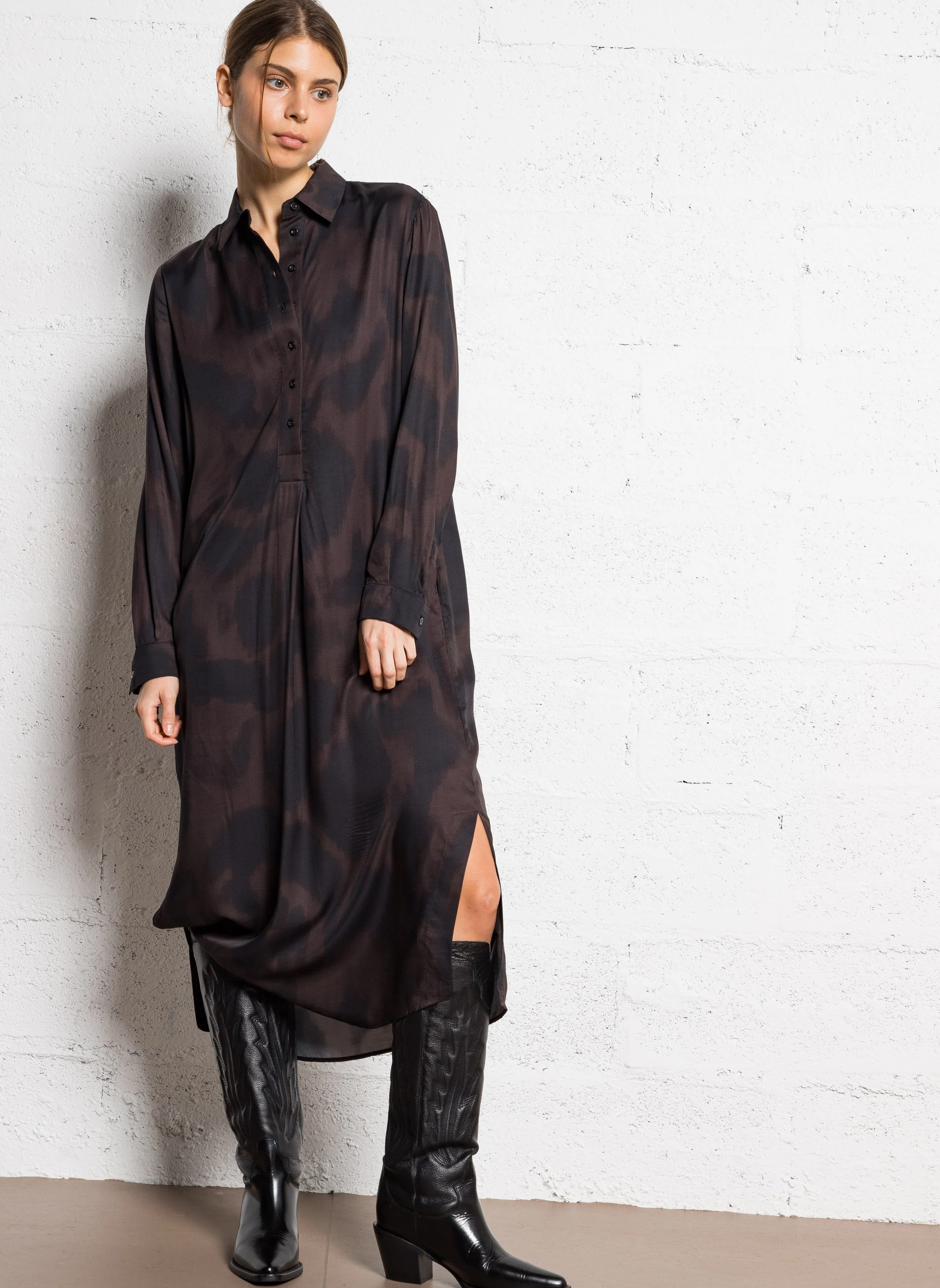 MIRABELLE - Robe longue satinée et imprimée | Noir