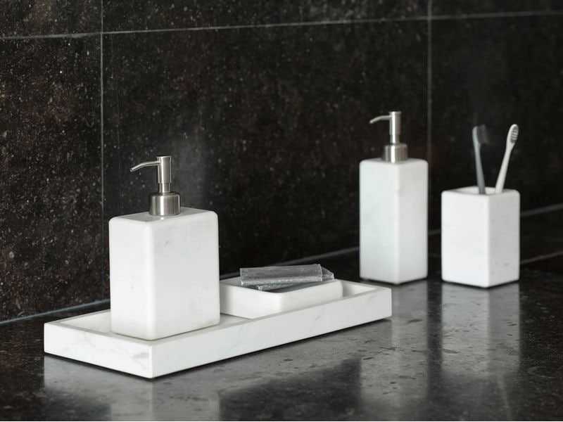 Aquanova Seifenspender Hammam 200 ml, Weiss Handgefertigter Flüssigseifenspender mit rustikalem Flair