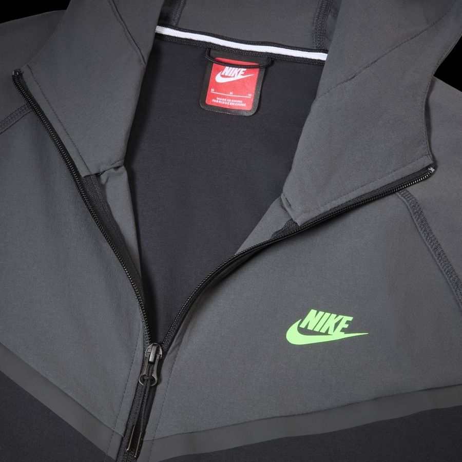 Nike Tech