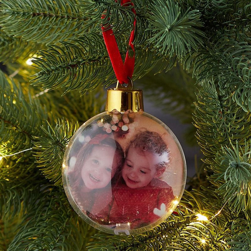 Gepersonaliseerde kerstballen maken - DIY foto/fotolijst kunststof kerstballen transparant 8 cm met verlichting