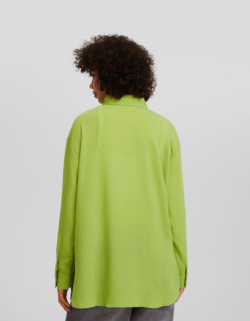 Camisa de crepe oversized de manga comprida