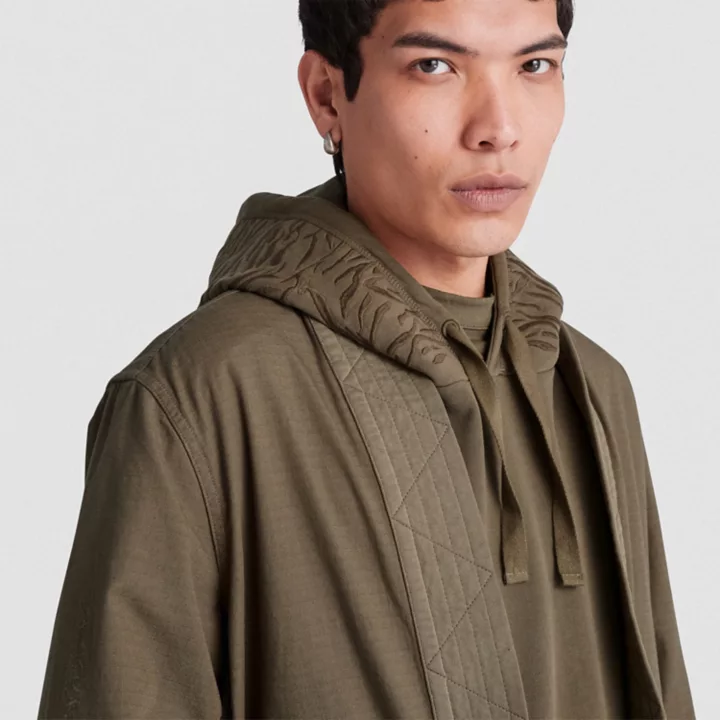 Casaco Kimono Timberland x CLOT Future73 unissex na cor verde escuro.